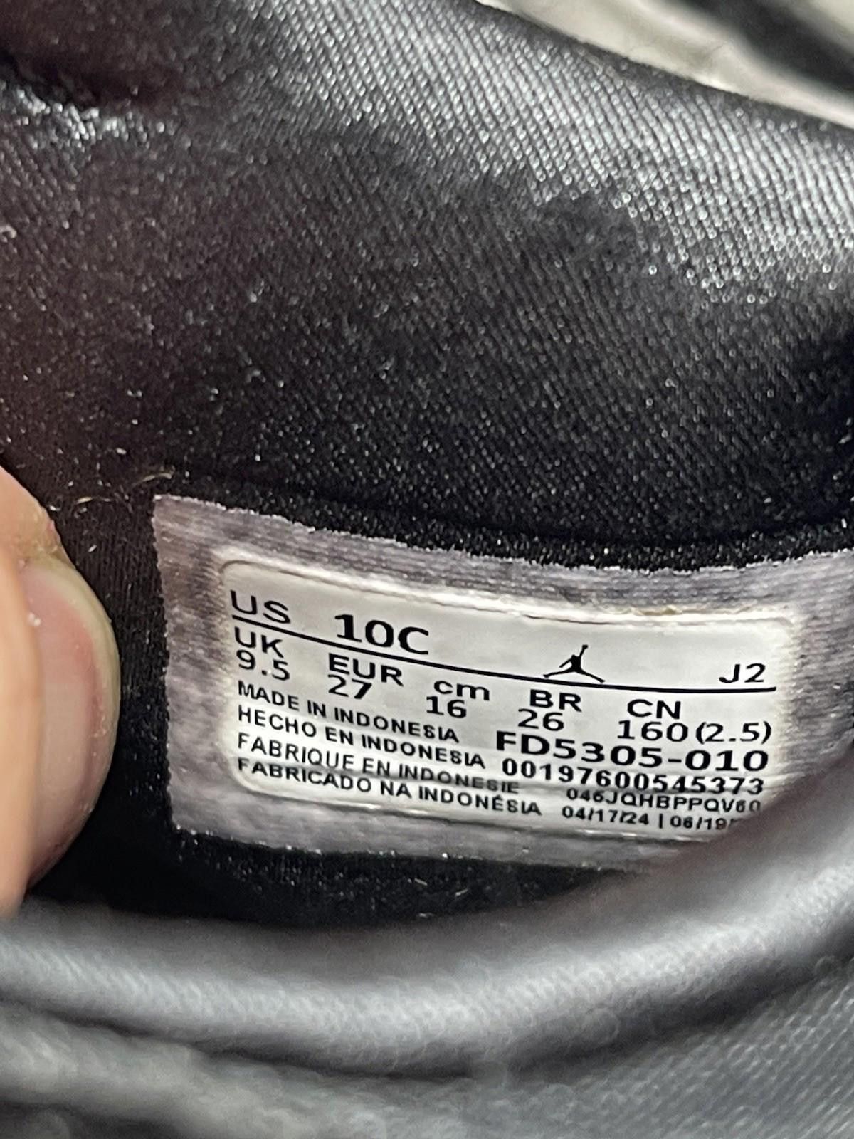 Jordan Brand Air Jordan 1 Satin Shadow PS Kids Size 10C Silver Black Size US 5 / EU 37 - 7 Thumbnail