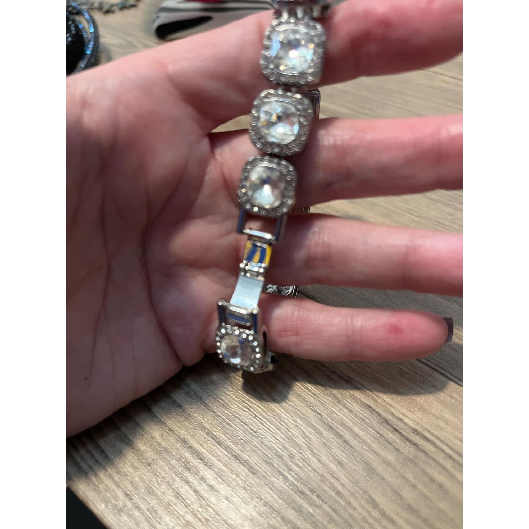 Other Gorgeous Bezel Set Bracelet Elegant Silver-Tone Crystal Rhin Size ONE SIZE - 2 Thumbnail
