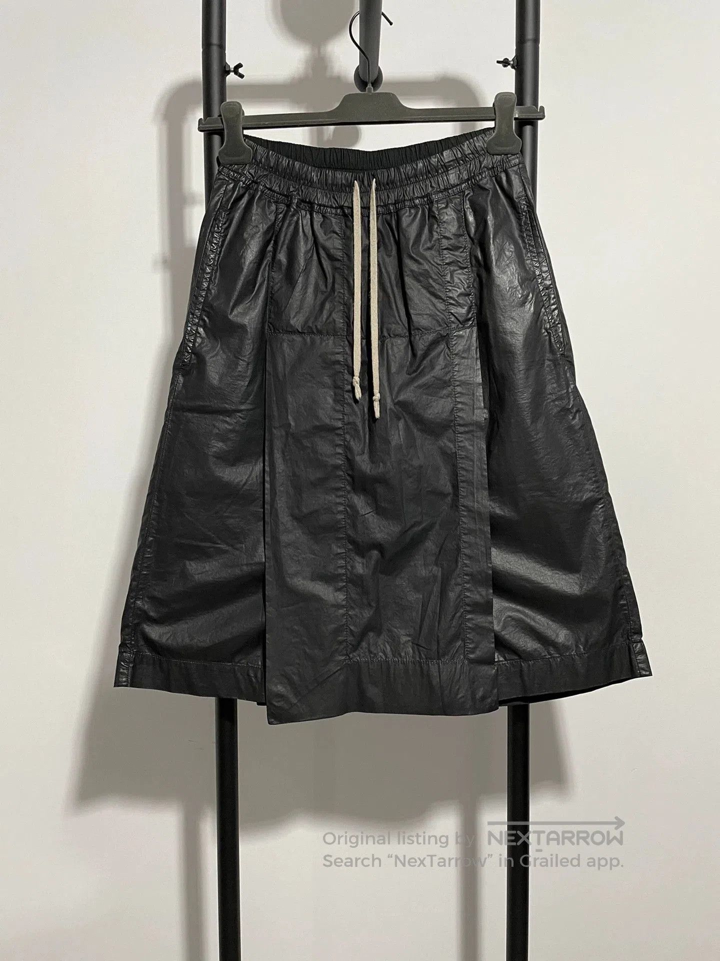 Rick Owens rick owens ro waxed fabric shorts. Size 24" / US 00 / IT 34 - 1 Thumbnail