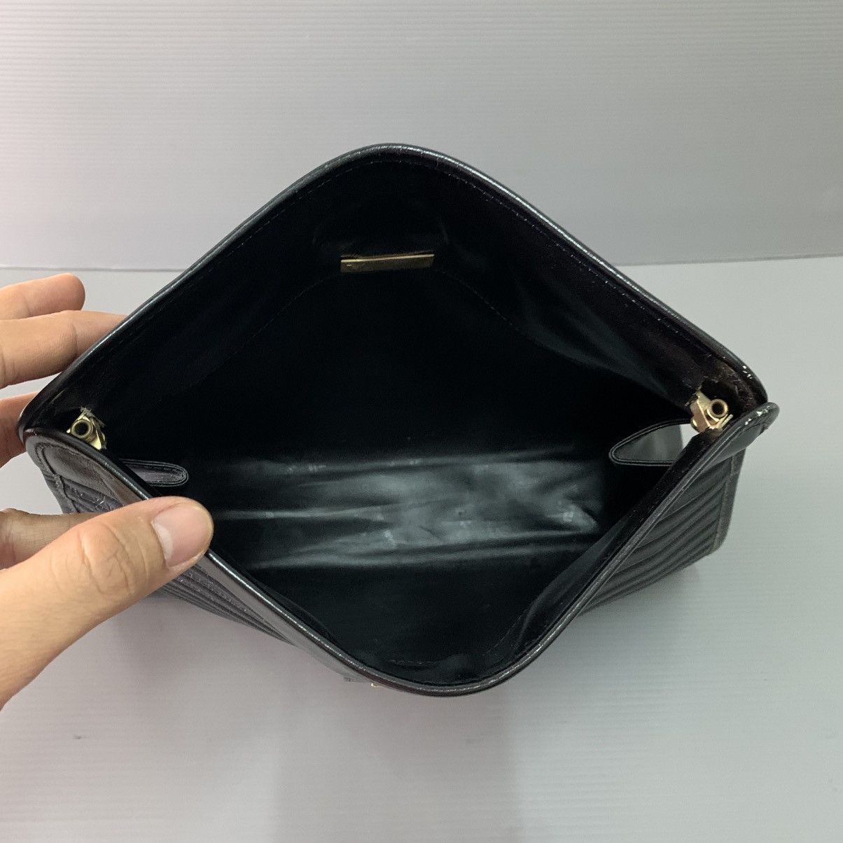 Mario Valentino 🔥‼️FAST SALE‼️🔥Authentic Mario Valentino Leather Clutch Bag Size ONE SIZE - 7 Thumbnail