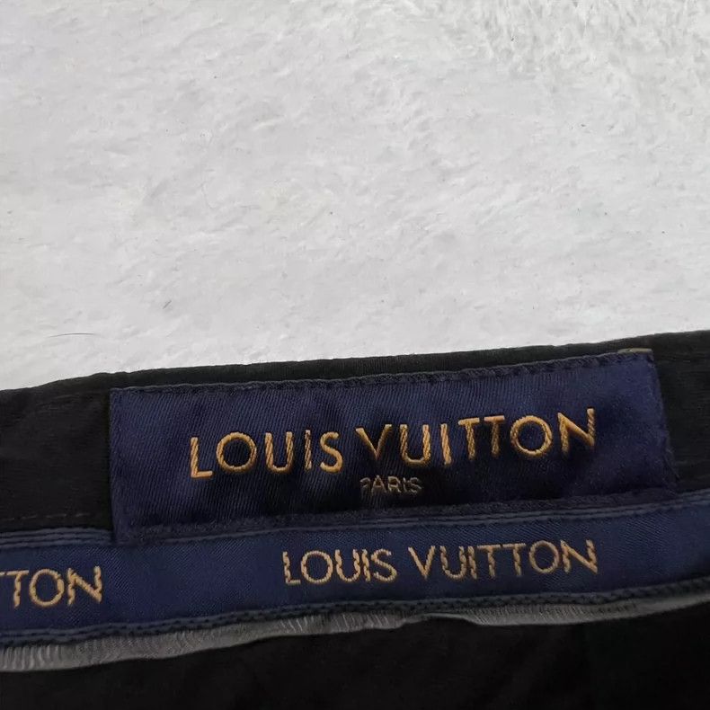 Louis Vuitton Louis Vuitton size US 46 Black dark print pants Size US 30 / EU 46 - 4 Thumbnail