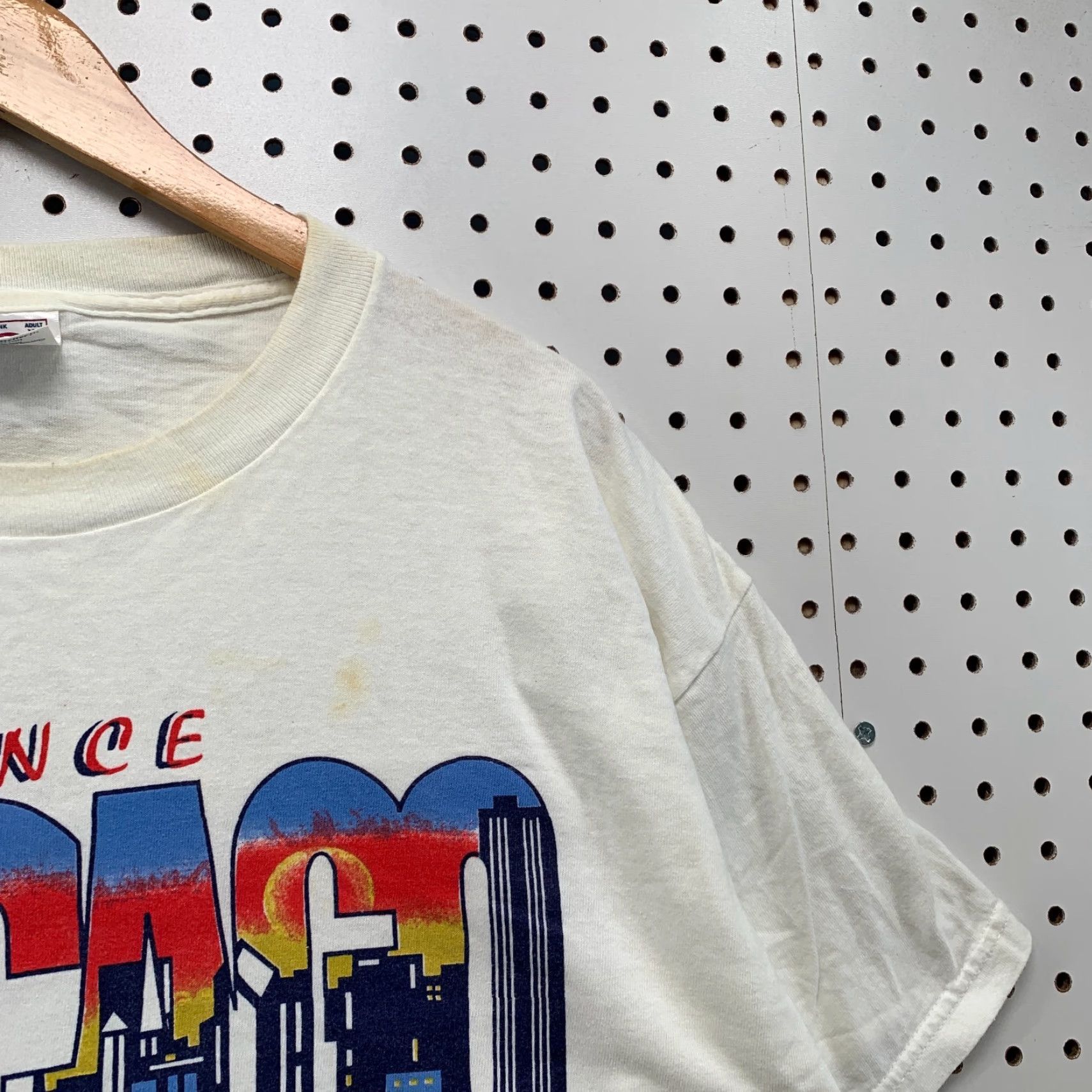 Delta VINTAGE Delta Pro Weight Chicago Shirt White Adult XL Short Sleeve 24.5x31 Mens Size US XL / EU 56 / 4 - 7 Thumbnail