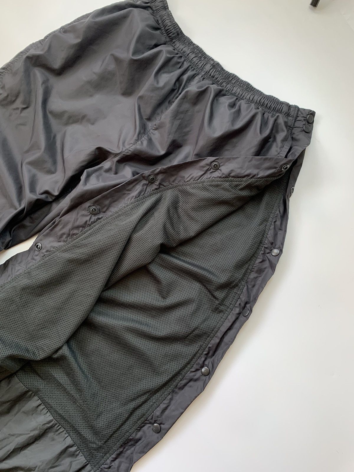 Other 90's NYLON NIKE BAGGY BUTTON TRACK PANTS Y2K SWOOSH LOGO Size US 38 / EU 54 - 4 Thumbnail