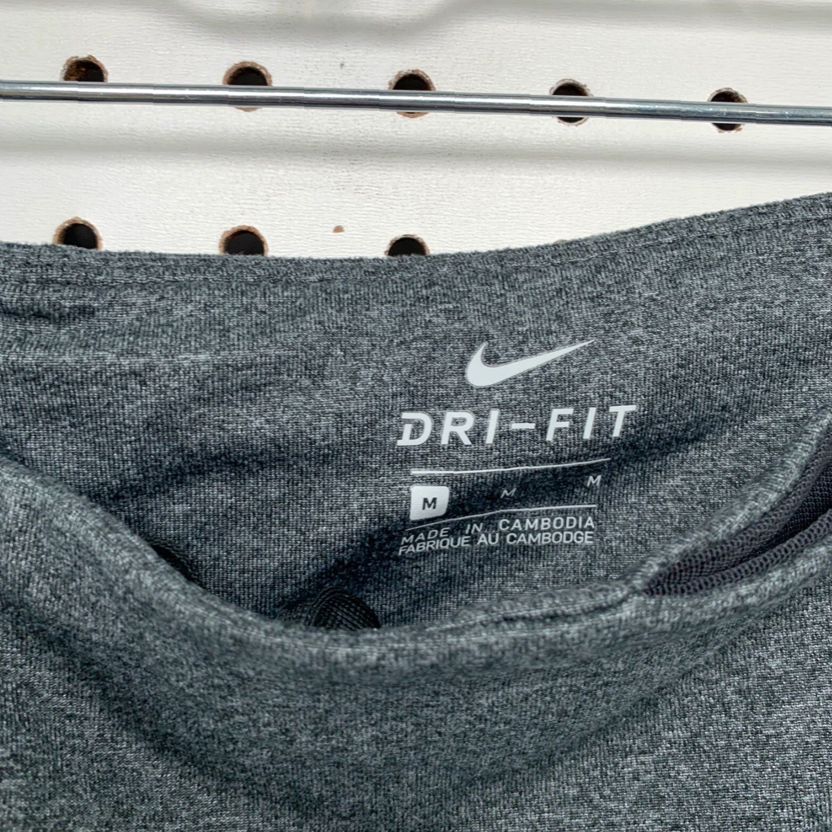Nike Nike Dri-FIT Leggings Cropped Women's Gray Medium 27X21 Yoga Activewear M Womens Size 32" / US 10 / IT 46 - 7 Thumbnail