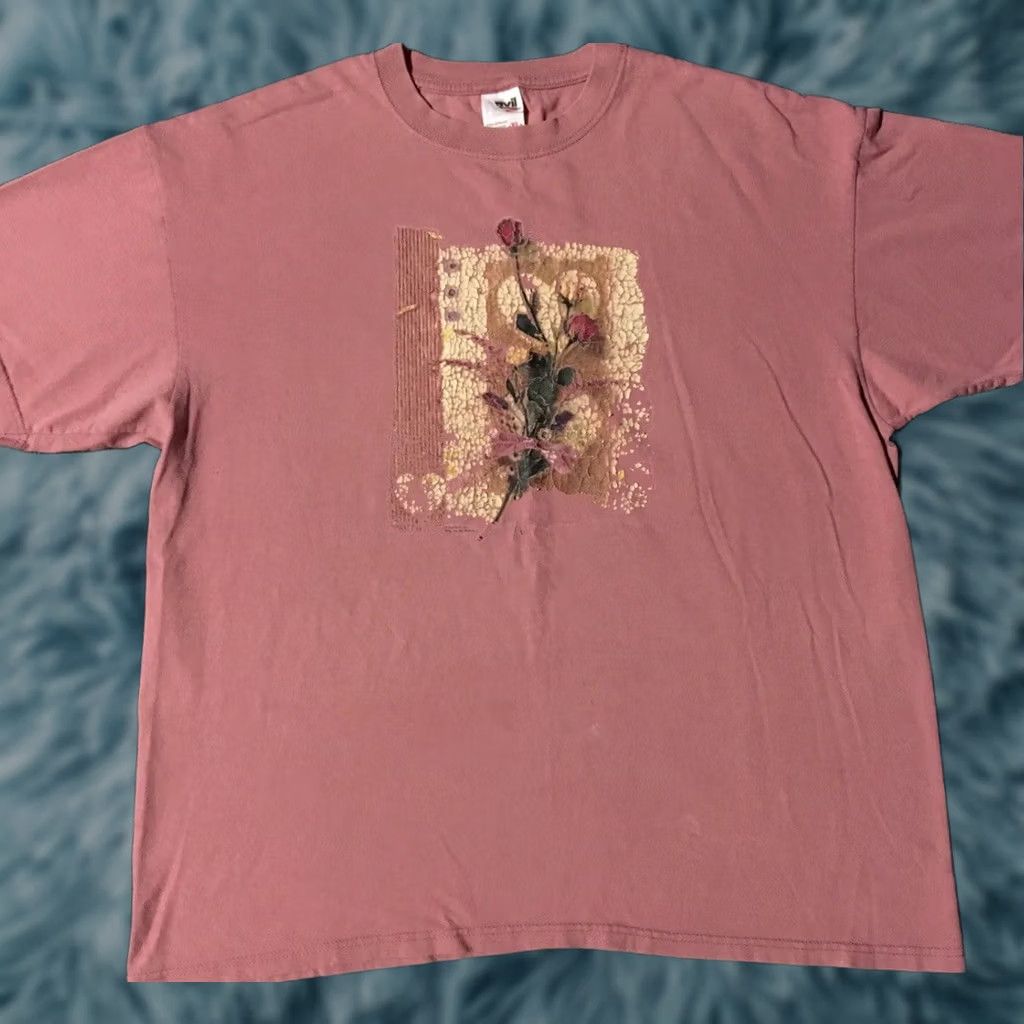 Vintage VINTAGE Love Nature Art Rose Grunge Punk 90s Shirt XL Men Red Heart Flowers Distressed T-Shirt Size US XL / EU 56 / 4 - 1 Thumbnail