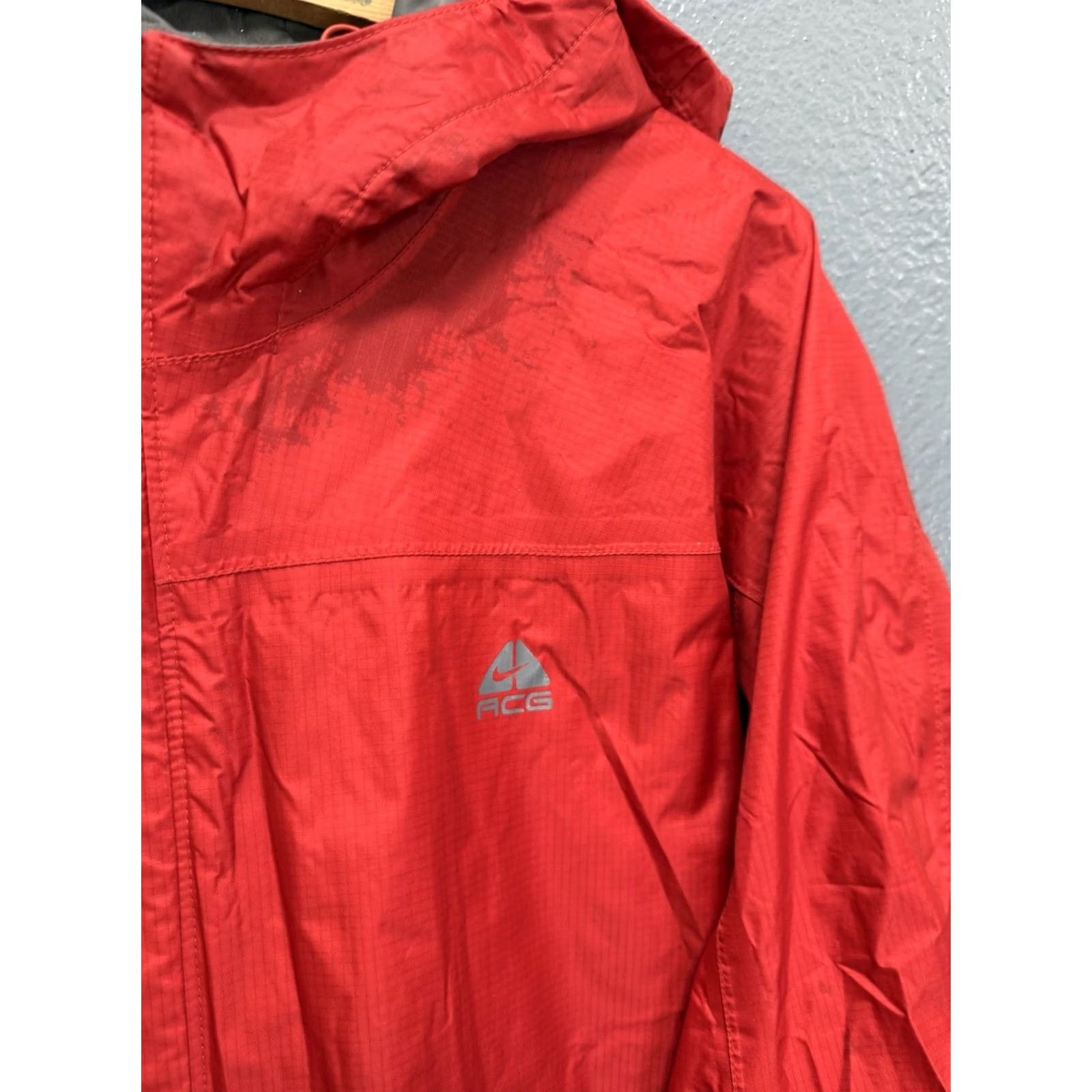 Nike VINTAGE Nike ACG Stormfit Jacket XL Red Nylon Zip Mens Windbreaker Flawed Size US XL / EU 56 / 4 - 5 Thumbnail