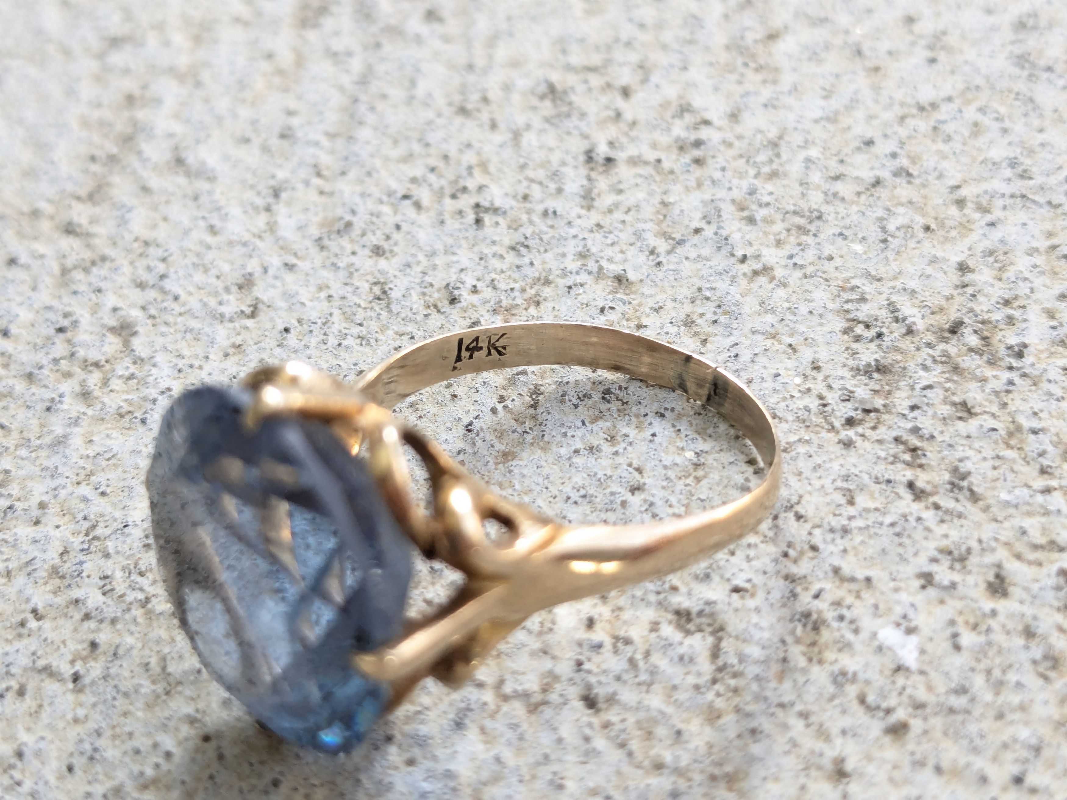 Vintage 14k Gold Ring Blue Topaz 7.25 Round Cocktail Size ONE SIZE - 7 Thumbnail