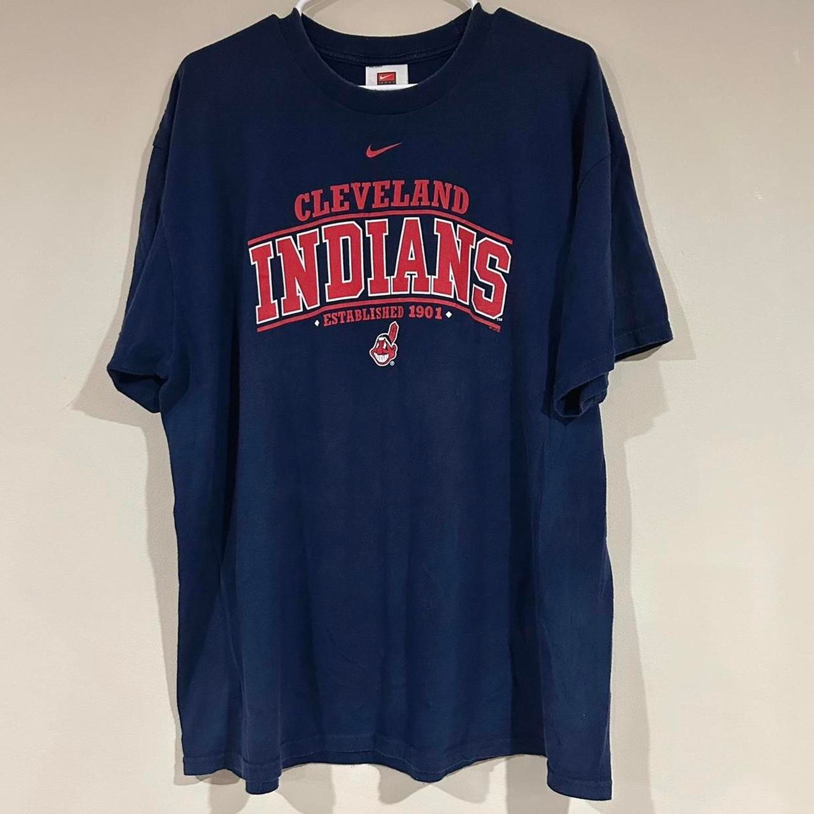 Nike Nike Cleveland Indians Baseball Center Swoosh Shirt Size US XL / EU 56 / 4 - 1 Thumbnail