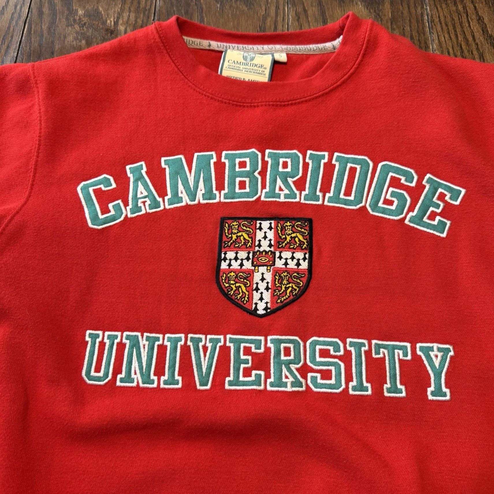 Vintage VINTAGE Cambridge University Official Burgundy Crewneck Sweatshirt Small Embroidered Mens Size US S / EU 44-46 / 1 - 3 Thumbnail