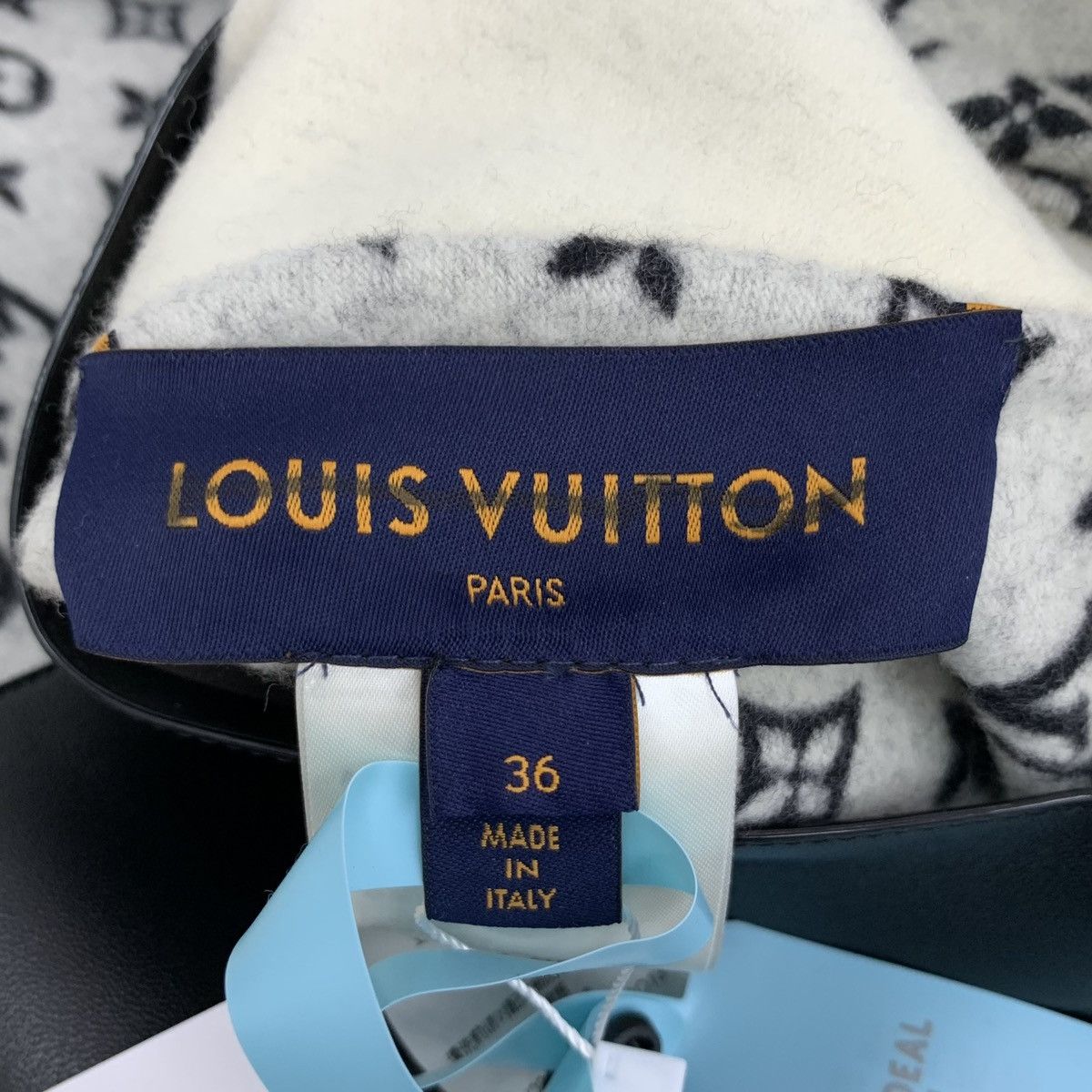 Louis Vuitton Louis Vuitton 23 Logo Full Print Sheep Wool Reversible Coat Size XS / US 0-2 / IT 36-38 - 7 Thumbnail