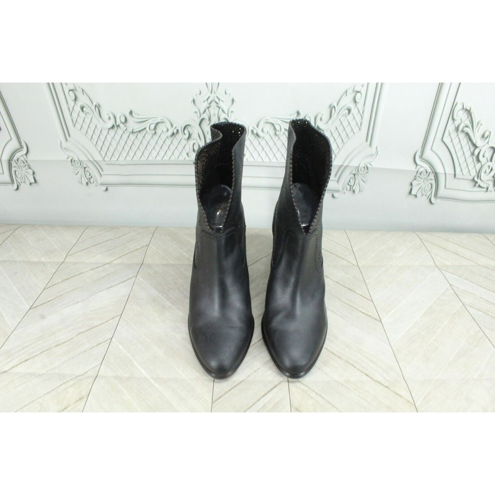 Leather × Ugg UGG Thames Seaweed Perforated Block Heel Booties Size US 9 / IT 39 - 5 Thumbnail