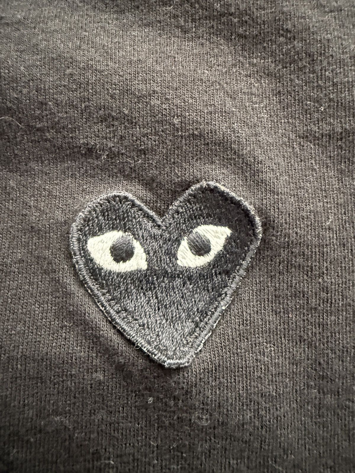 Comme des Garcons PLAY cdg black heart tee Size US M / EU 48-50 / 2 - 2 Thumbnail