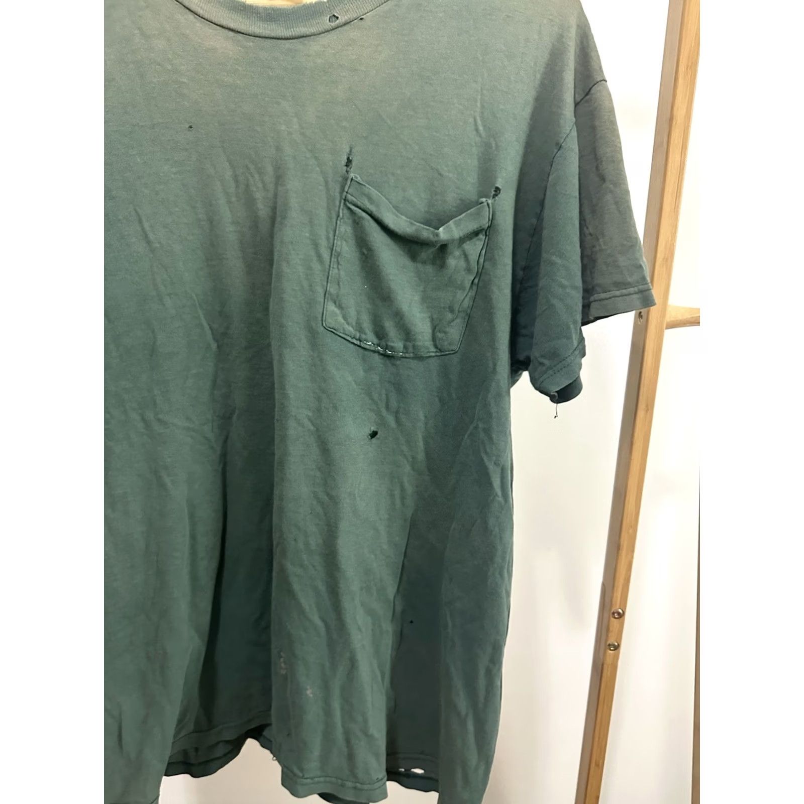 Fruit Of The Loom VINTAGE Fruit of the Loom T-Shirt L Green WIP Work Soft Pocket Front Thrashed Faded Worn Size US L / EU 52-54 / 3 - 7 Thumbnail