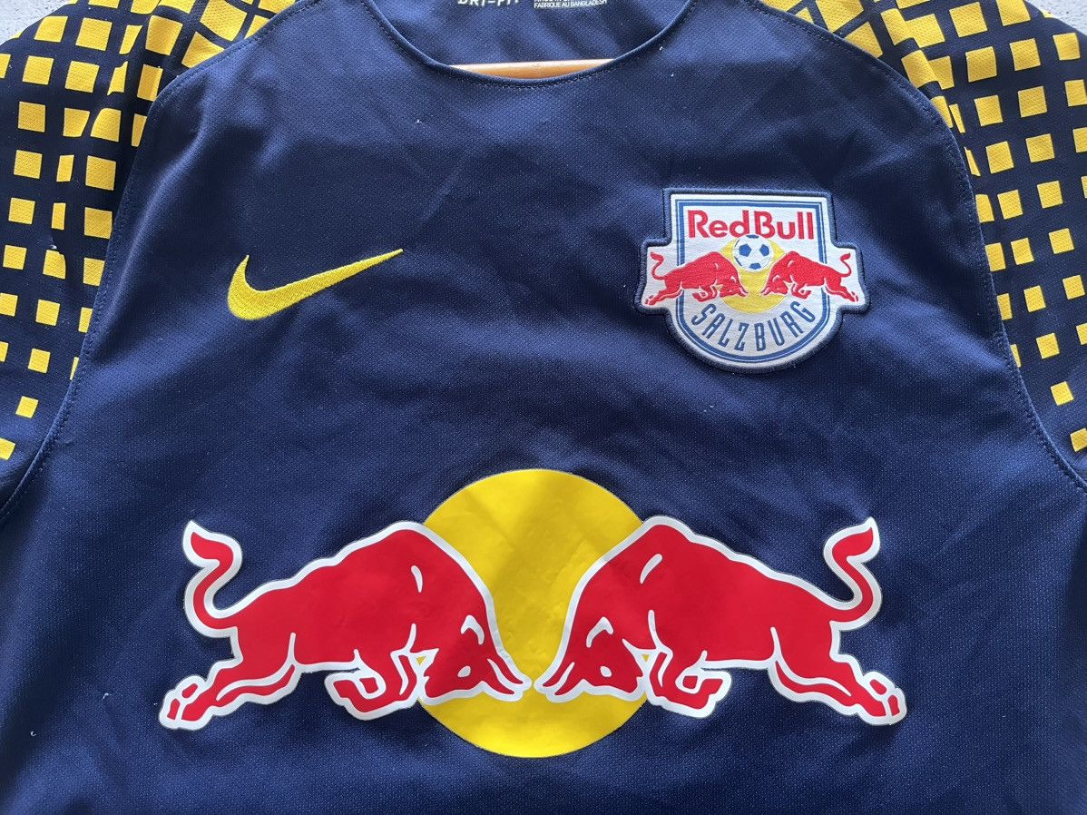 Red Bull NIKE RED BULL SALZBURG 2017 SOCCER JERSEY,FOOTBALL SHIRT Size US S / EU 44-46 / 1 - 3 Thumbnail