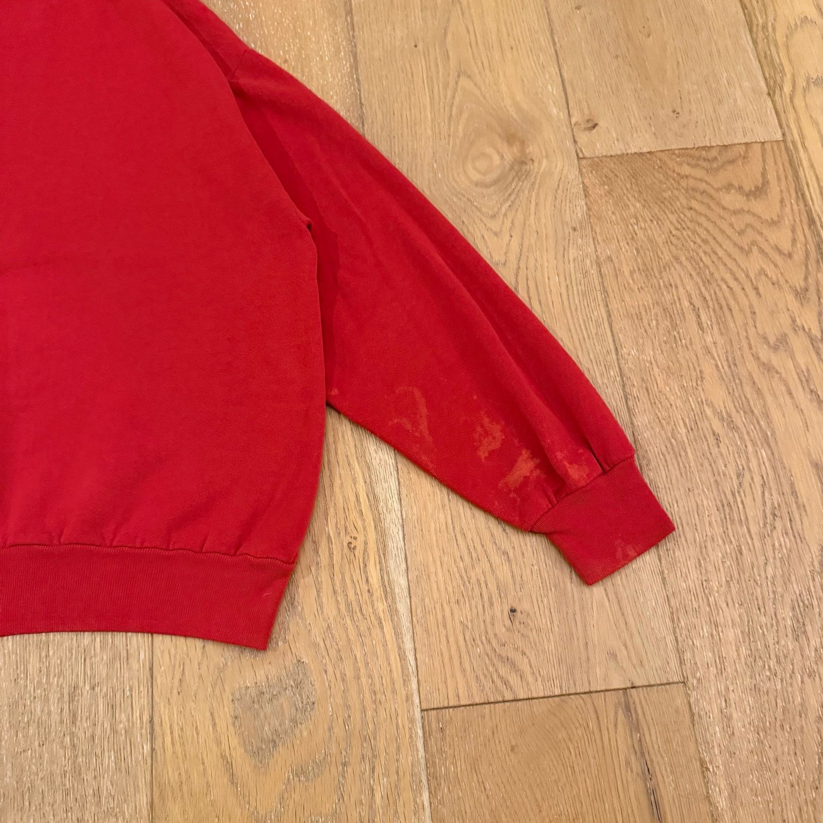 Mickey Unlimited Vintage 1980s Mickey Mouse Embroidered Red Crewneck – Size L Size US L / EU 52-54 / 3 - 6 Thumbnail