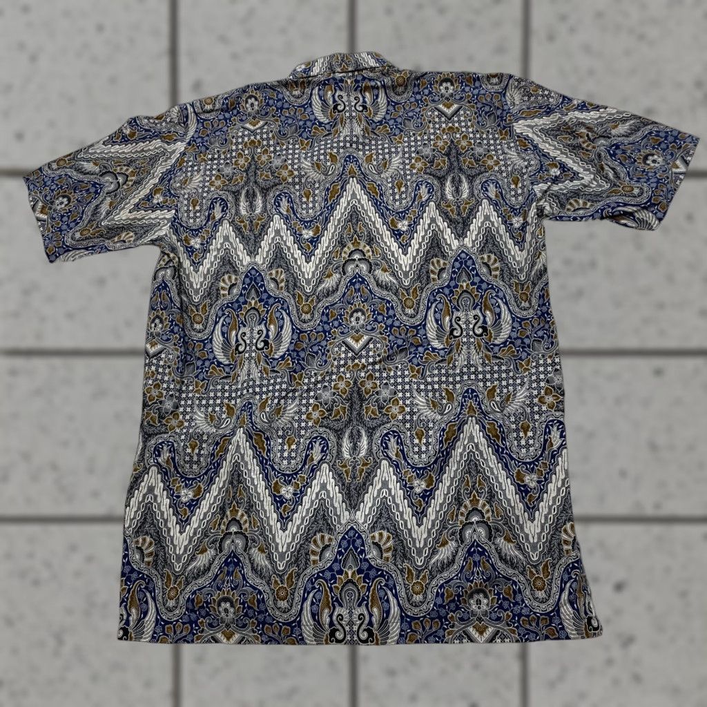Vintage Vtg VINITIA Celestial Hidden Button Shirt Men XL 16.5 Blue Tribal Geometry Print Shirt Size US XL / EU 56 / 4 - 1 Thumbnail