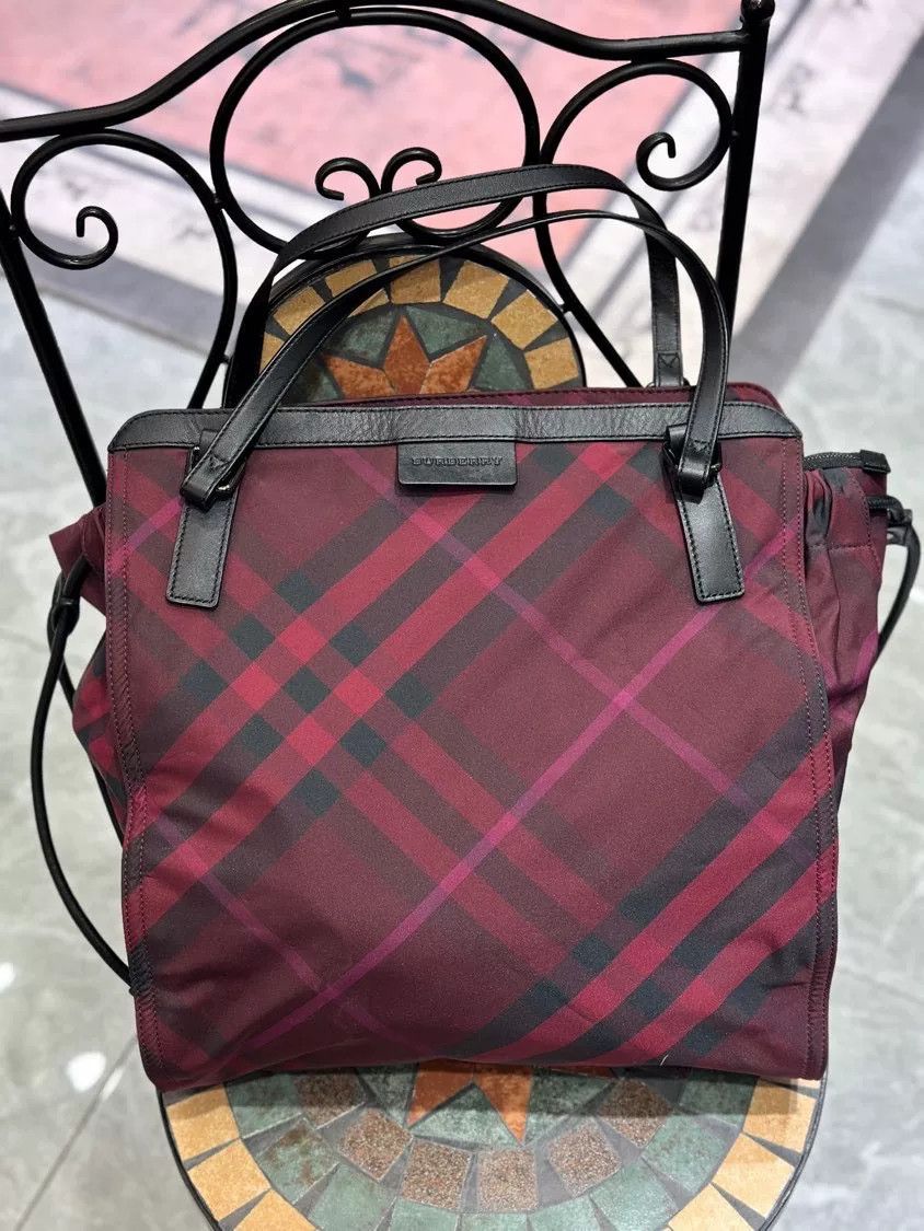 Burberry Burberry Classic Check Tote Bag Size ONE SIZE - 1 Thumbnail