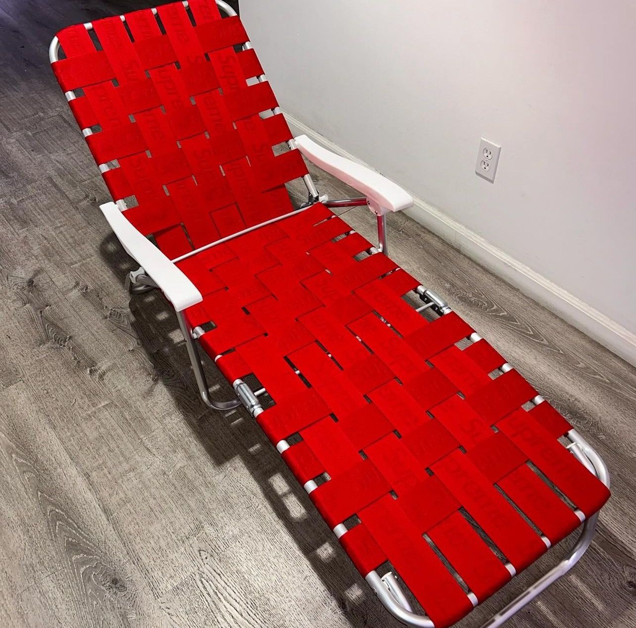 Supreme 🚨SUPREME WOVEN CHAISE LOUNGE LAWN CHAIR🚨 Grailed