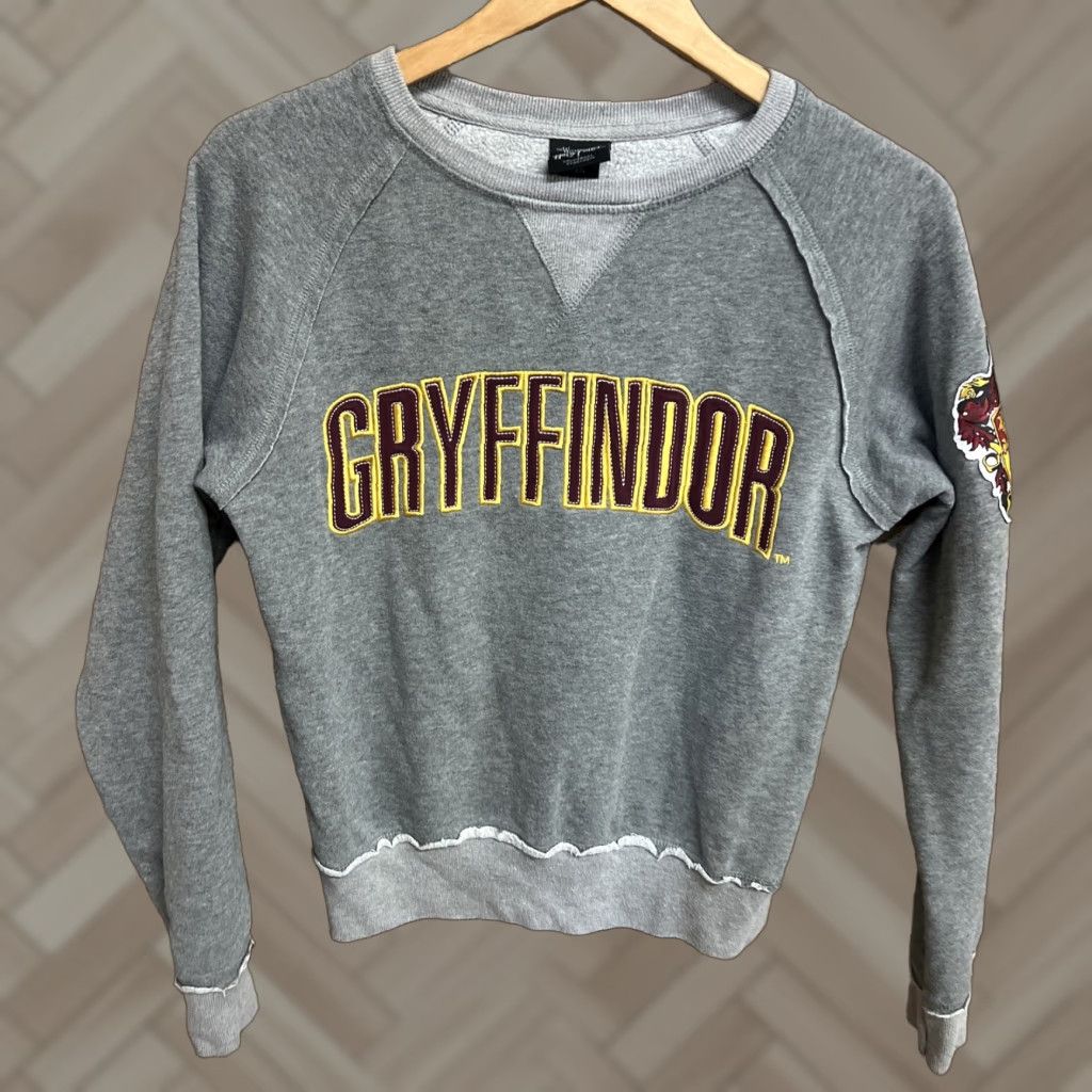 Vintage VINTAGE Harry Potter Sweater Womens XS Gray Gryffindor Pullover Wizarding World Size XS / US 0-2 / IT 36-38 - 1 Thumbnail