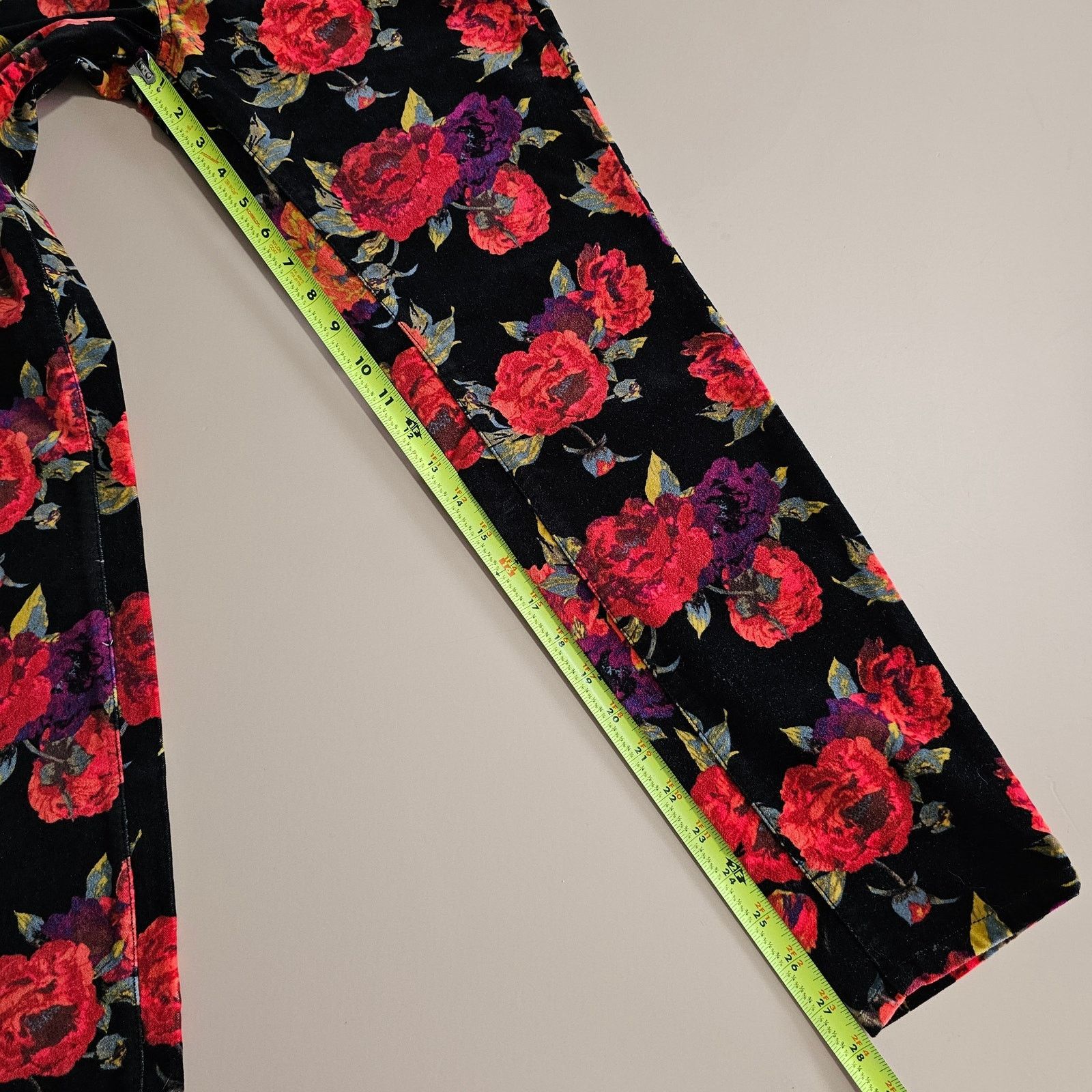 Soft Surroundings Soft Surroundings Velvet Roses Skinny Ankle Missy Pants 8 Size 30" / US 8 / IT 44 - 6 Thumbnail