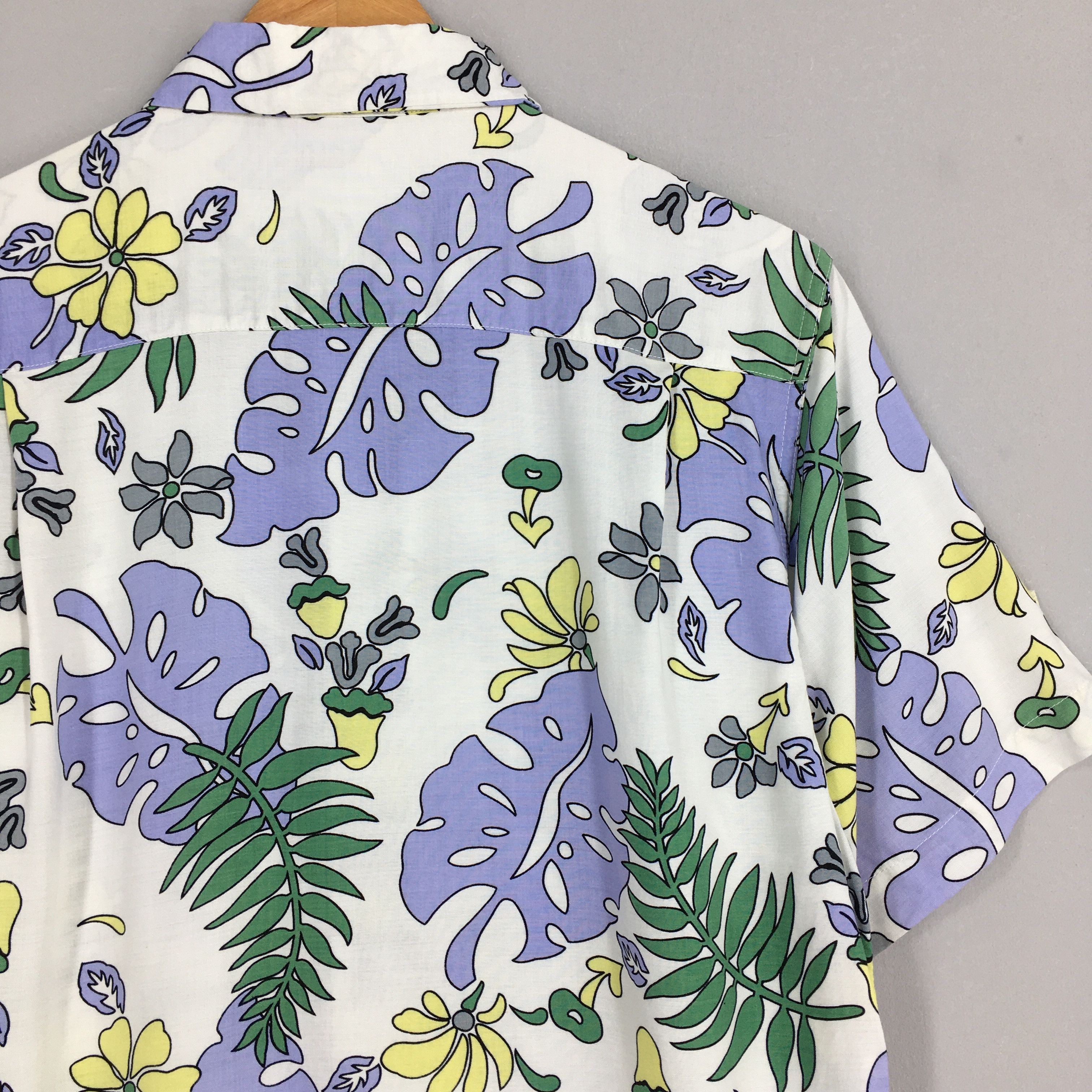 Life's a Beach Vintage 1990s Patina Surf Rayon Floral Shirt Medium Size US M / EU 48-50 / 2 - 8 Thumbnail
