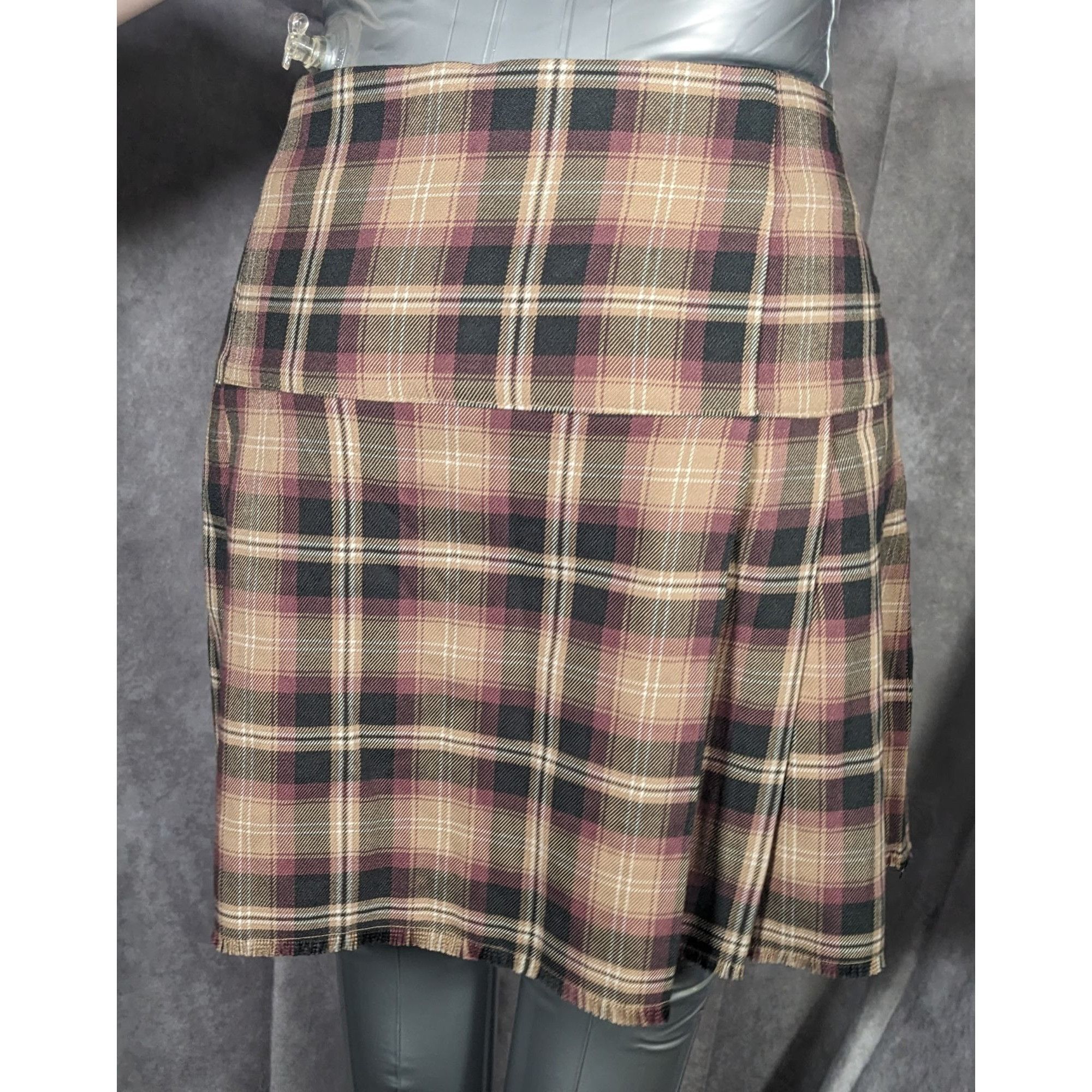 Aeropostale Aeropostale Trendy Y2K Style Plaid Skort Size XL Size 37" - 14 Thumbnail