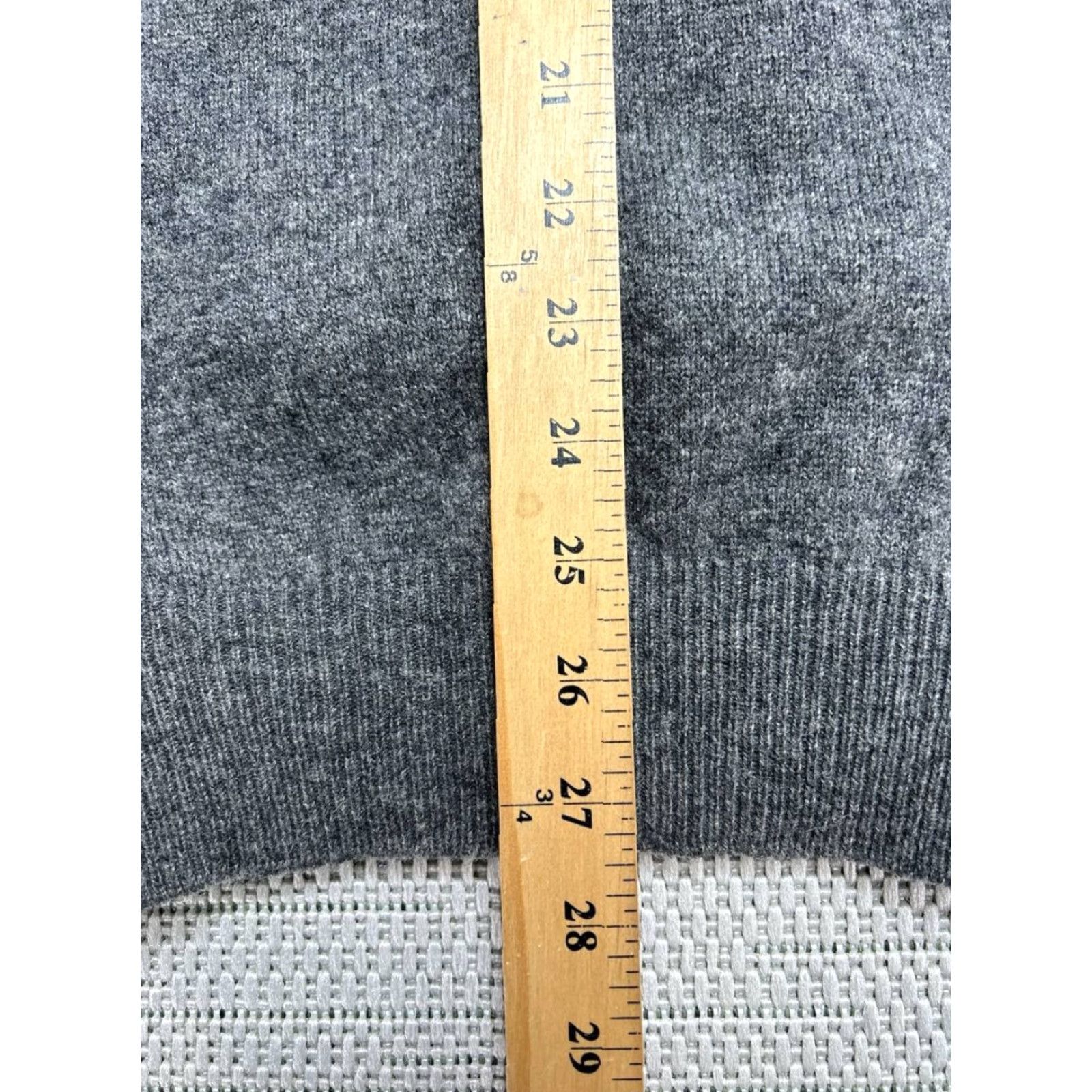 Vintage Glenmuir Golf Sweater Mens 38 Gray Wool Knit Pullover V-Neck Ribbed Trim Casual Outdoor 90s? Size US M / EU 48-50 / 2 - 7 Thumbnail