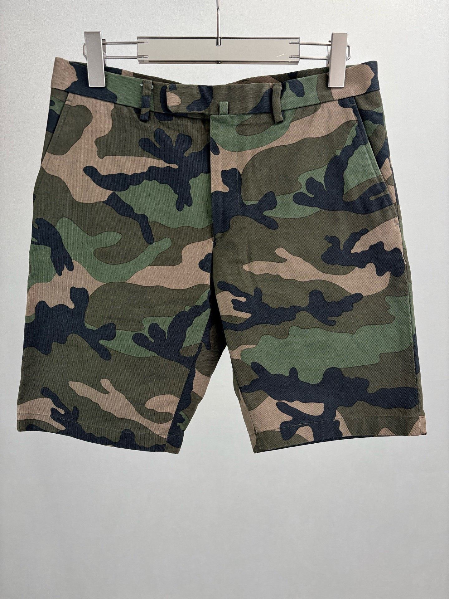 Valentino Valentino Camouflage Cargo Shorts Size US 30 / EU 46 - 1 Thumbnail