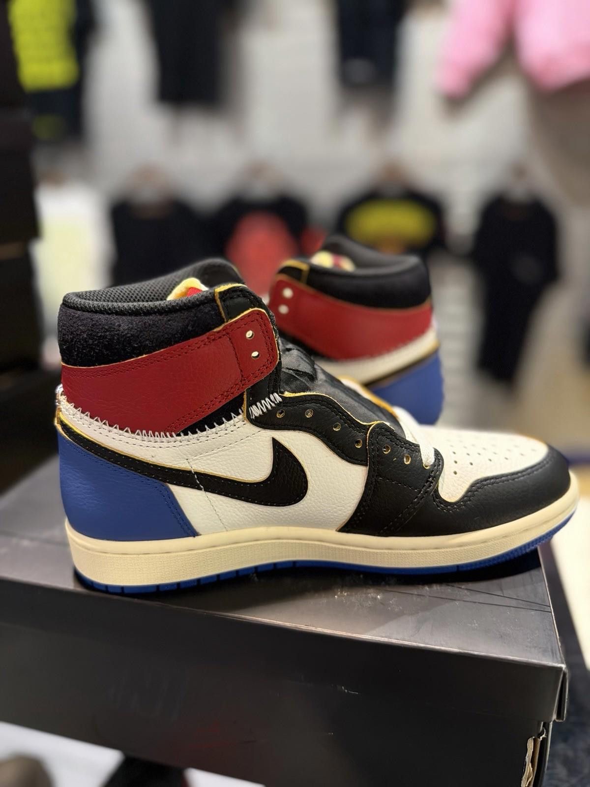 Jordan Brand Air Jordan 1 x Union x Fragment Black and Varsity Red (6.5) Size US 6.5 / EU 39-40 - 6 Thumbnail