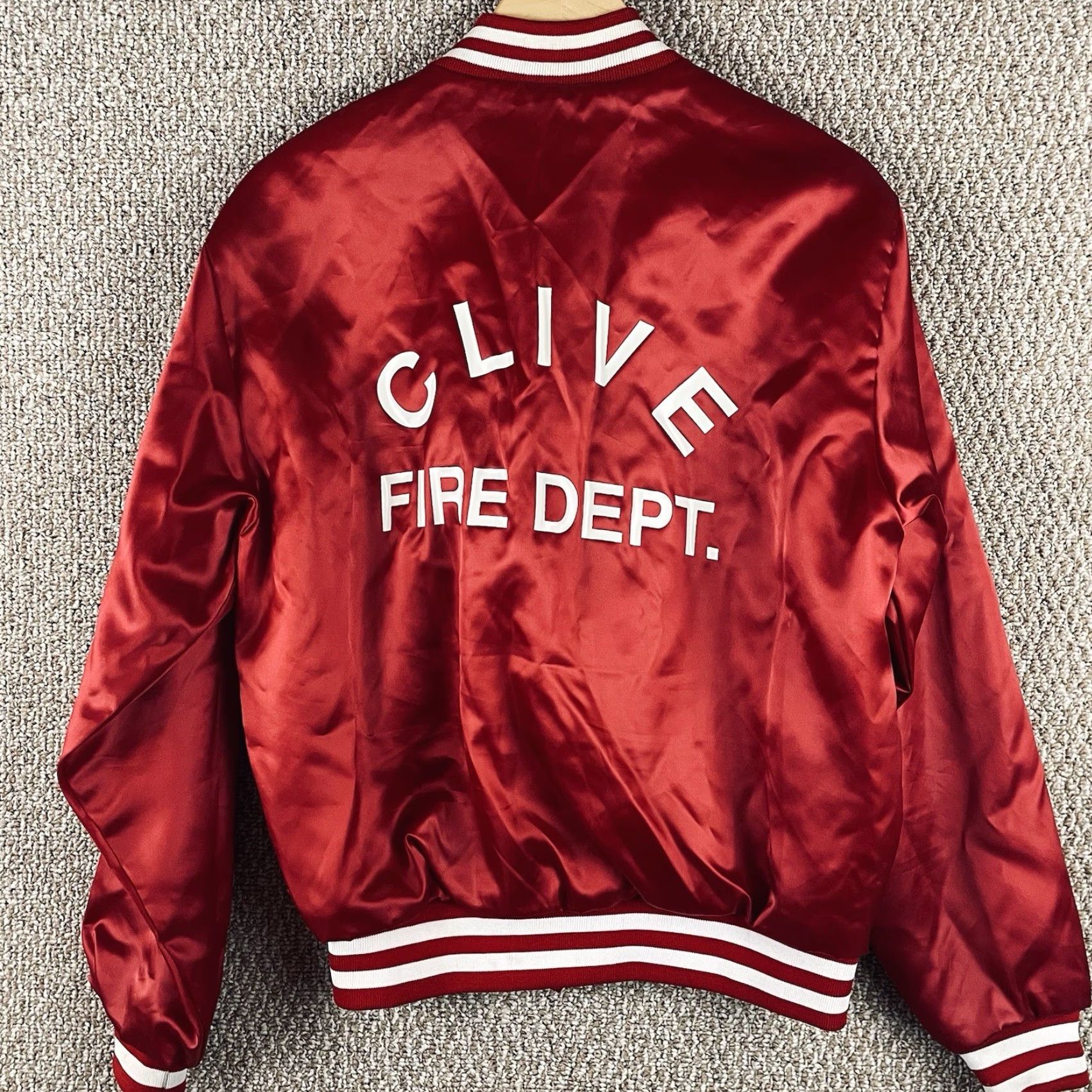 Vintage VINTAGE Swingster Jacket Medium Red Satin Coat USA Made Nylon Lined 80s Varsity Quilted Embroidered Button Pocket Unisex Adults Size US M / EU 48-50 / 2 - 2 Thumbnail