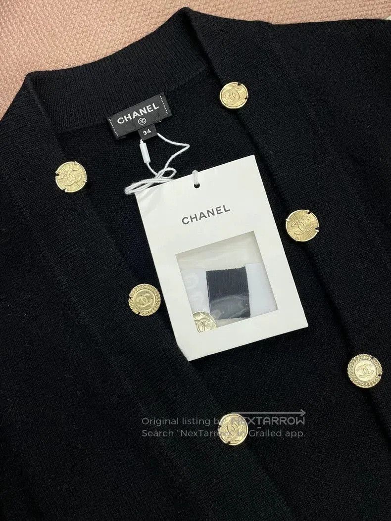 Chanel Chanel 22P Black Gold CC Cashmere Cardigan. Size US XS / EU 42 / 0 - 2 Thumbnail