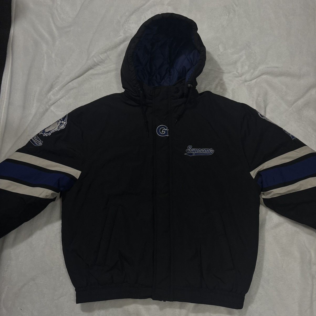 Supreme Supreme Mitchell & Ness NCAA Stadium Jacket Black Large FW24 Size US L / EU 52-54 / 3 - 4 Thumbnail