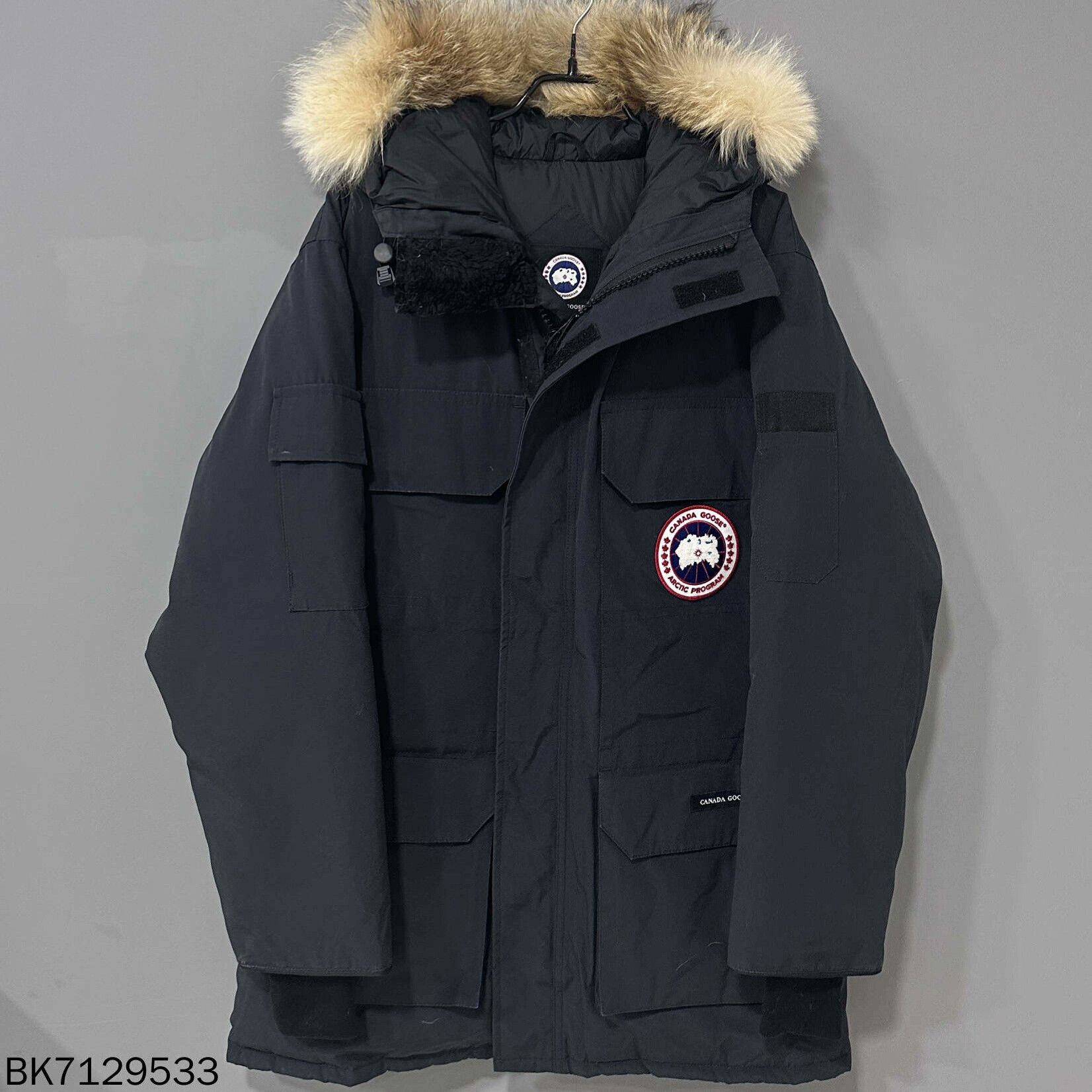 Canada Goose Canada Goose 4-Pocket Fur Collar Expedition Jacket Size US S / EU 44-46 / 1 - 1 Thumbnail