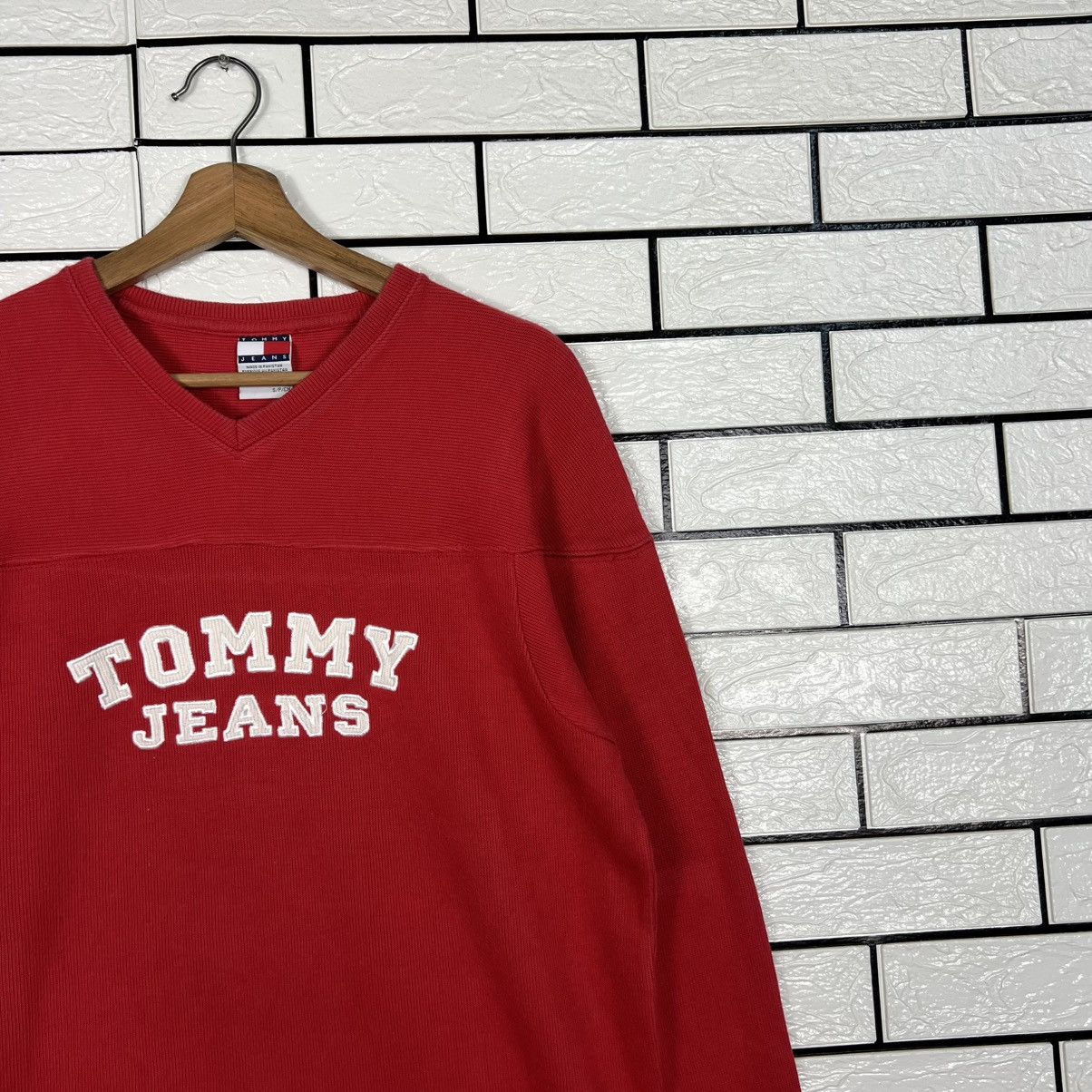 Tommy Jeans 90's TOMMY JEANS Embroidered Logo LS Vneck Tees #3993-C182 Size US S / EU 44-46 / 1 - 5 Thumbnail