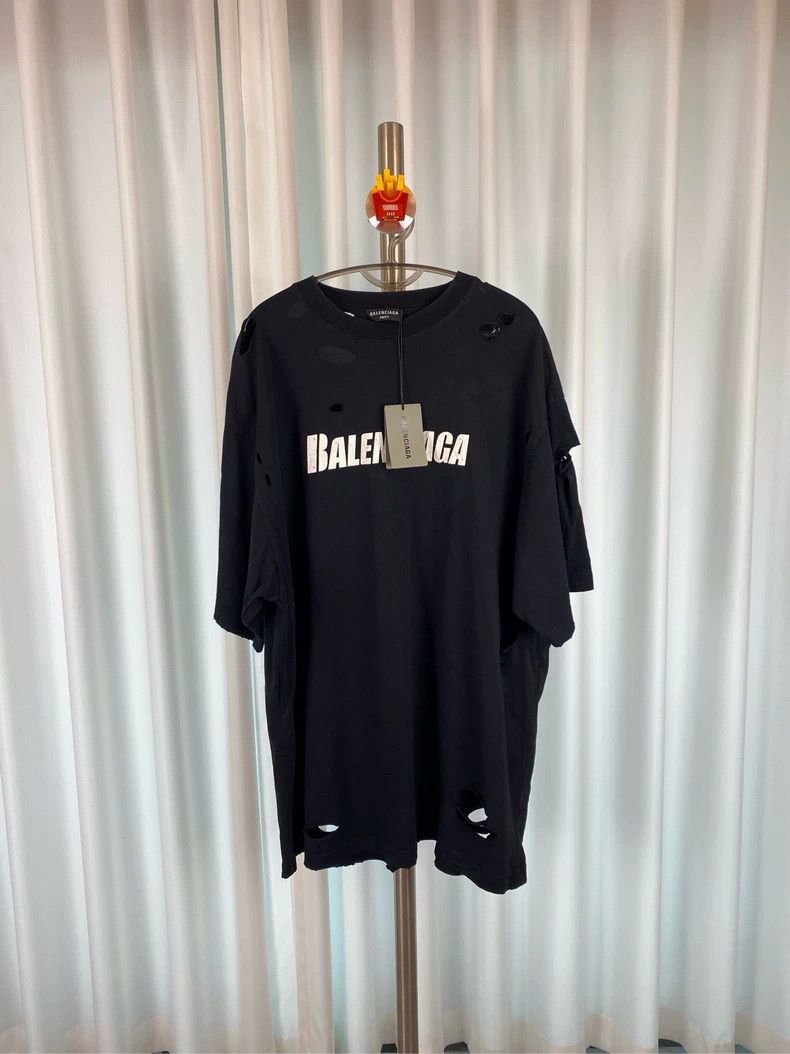 Balenciaga Balenciaga Printed logo on the chest to make old damaged s Size US L / EU 52-54 / 3 - 1 Thumbnail