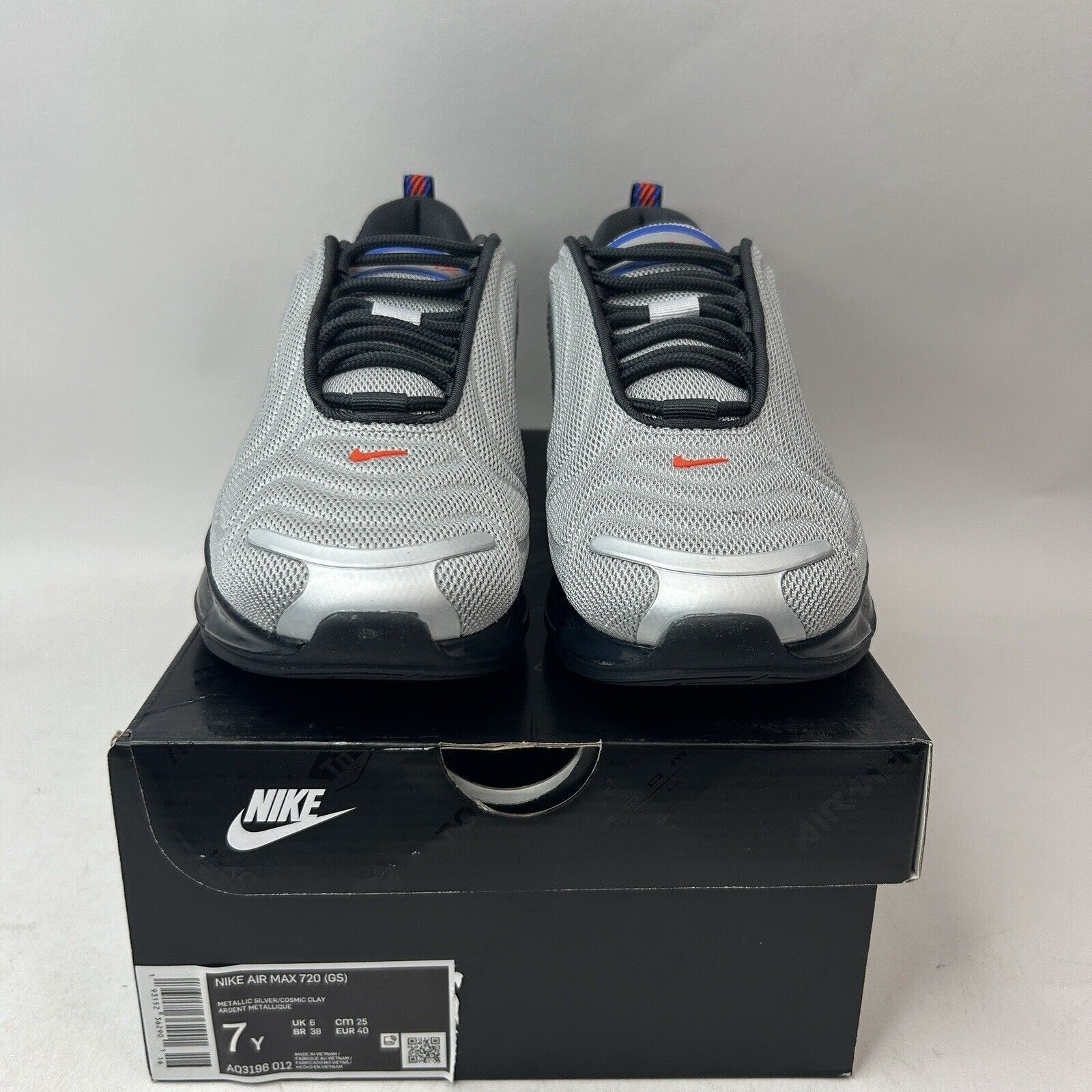 Nike Nike Air Max 720 GS “Metallic Silver” 2024 Size US 8.5 / IT 38.5 - 2 Thumbnail