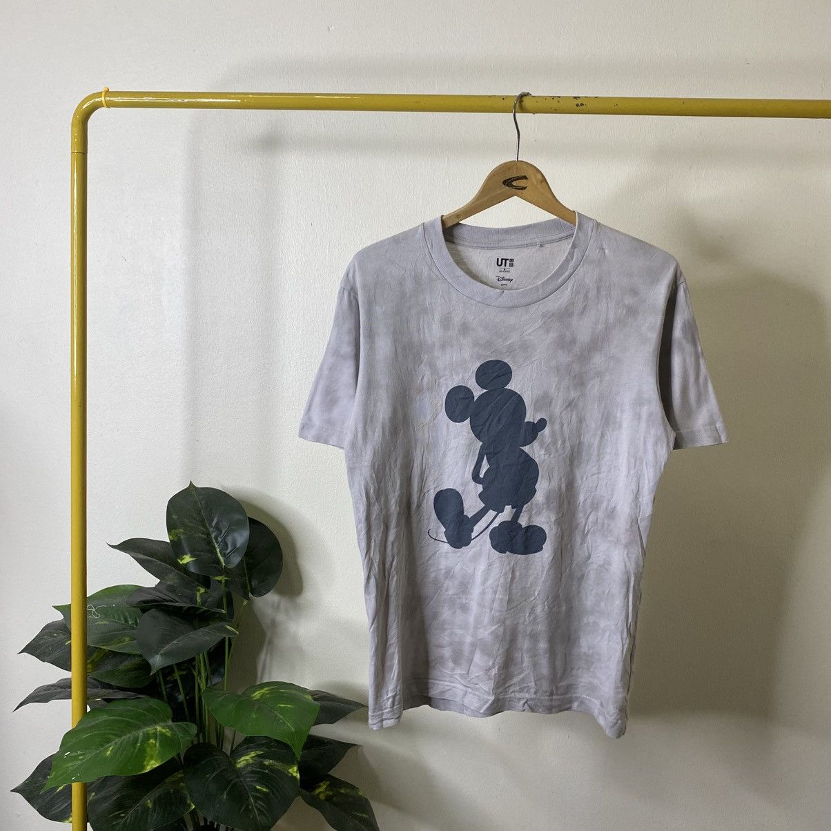Mickey Mouse Uniqlo UT x Disney Mickey Mouse Tie Dye Collaboration Tshirt Size US M / EU 48-50 / 2 - 1 Thumbnail