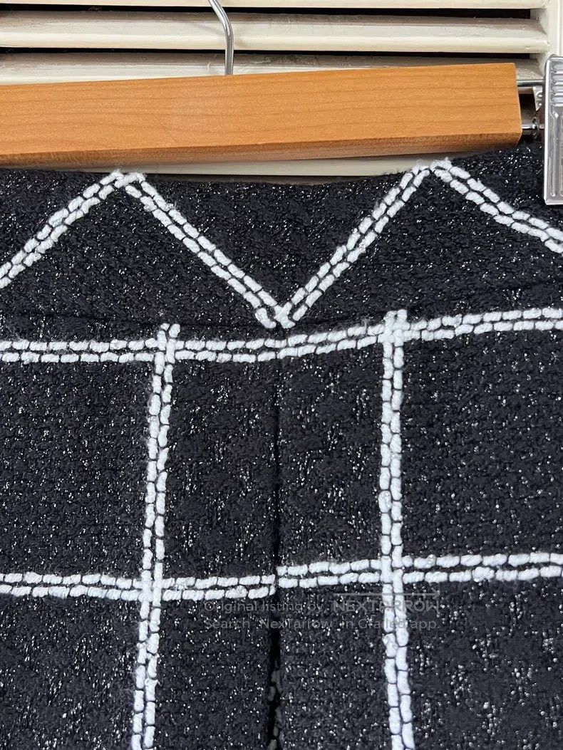 Other Chanel Black and white plaid tweed skirt Size 42" / US 20 - 4 Thumbnail