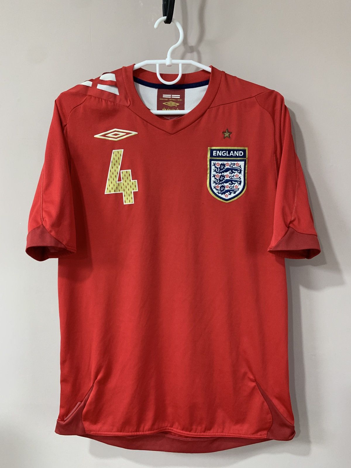 Umbro × Vintage England 2006 Away Football Shirt Umbro Vintage GERRARD #4 Size US S / EU 44-46 / 1 - 2 Thumbnail
