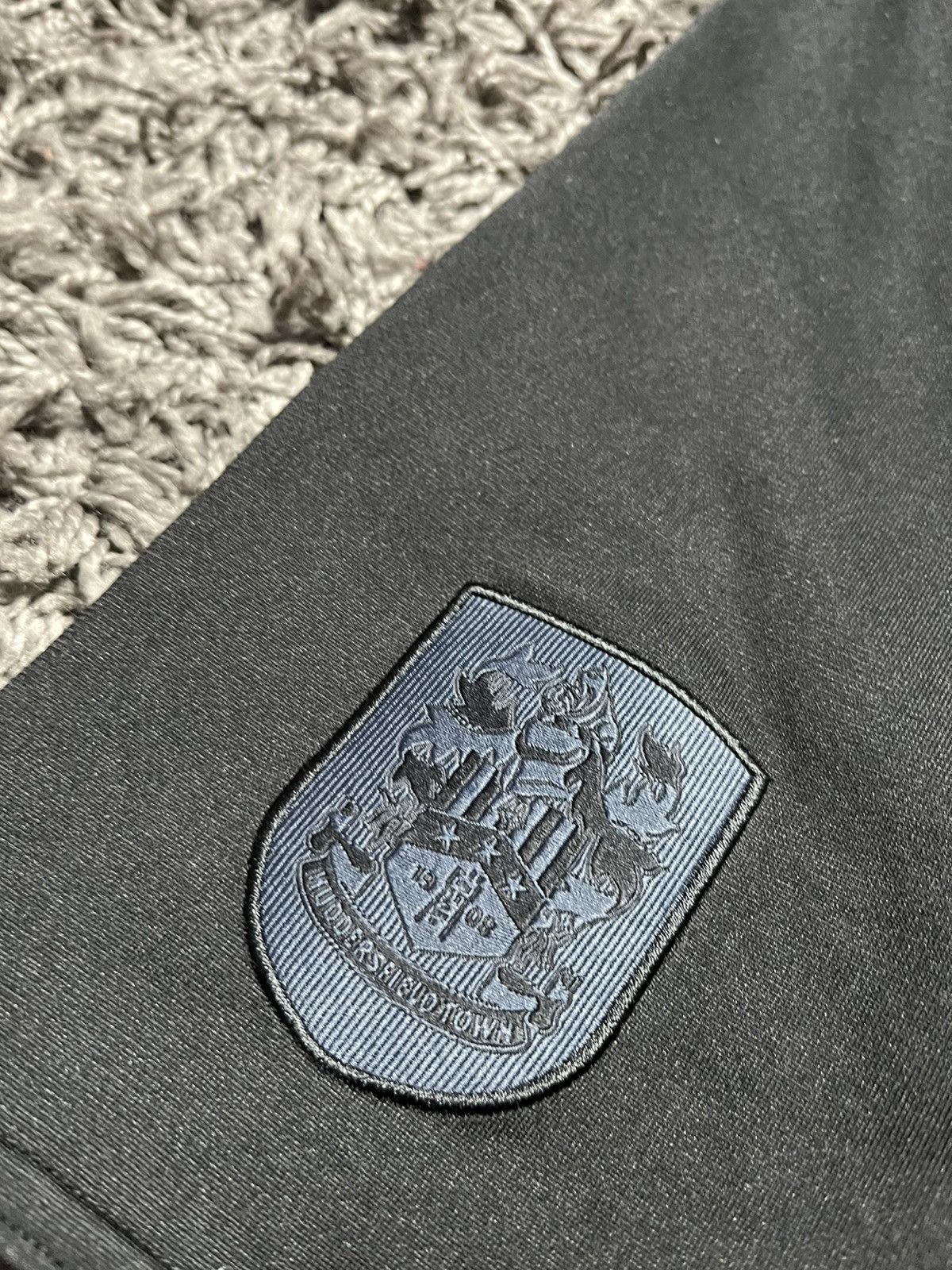 Umbro UMBRO HUDDERSFIELD TOWM FC POLYESTER SOCCER FOOTBALL SHORTS Size US 33 - 2 Thumbnail