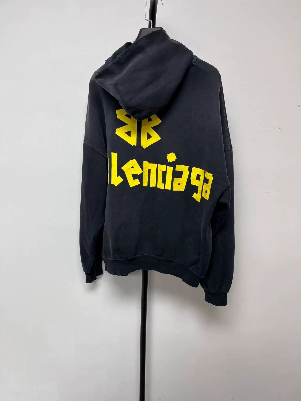 Balenciaga Balenciaga Logo Print Casual Loose Fit Sweatshirt for Men Size US S / EU 44-46 / 1 - 2 Thumbnail