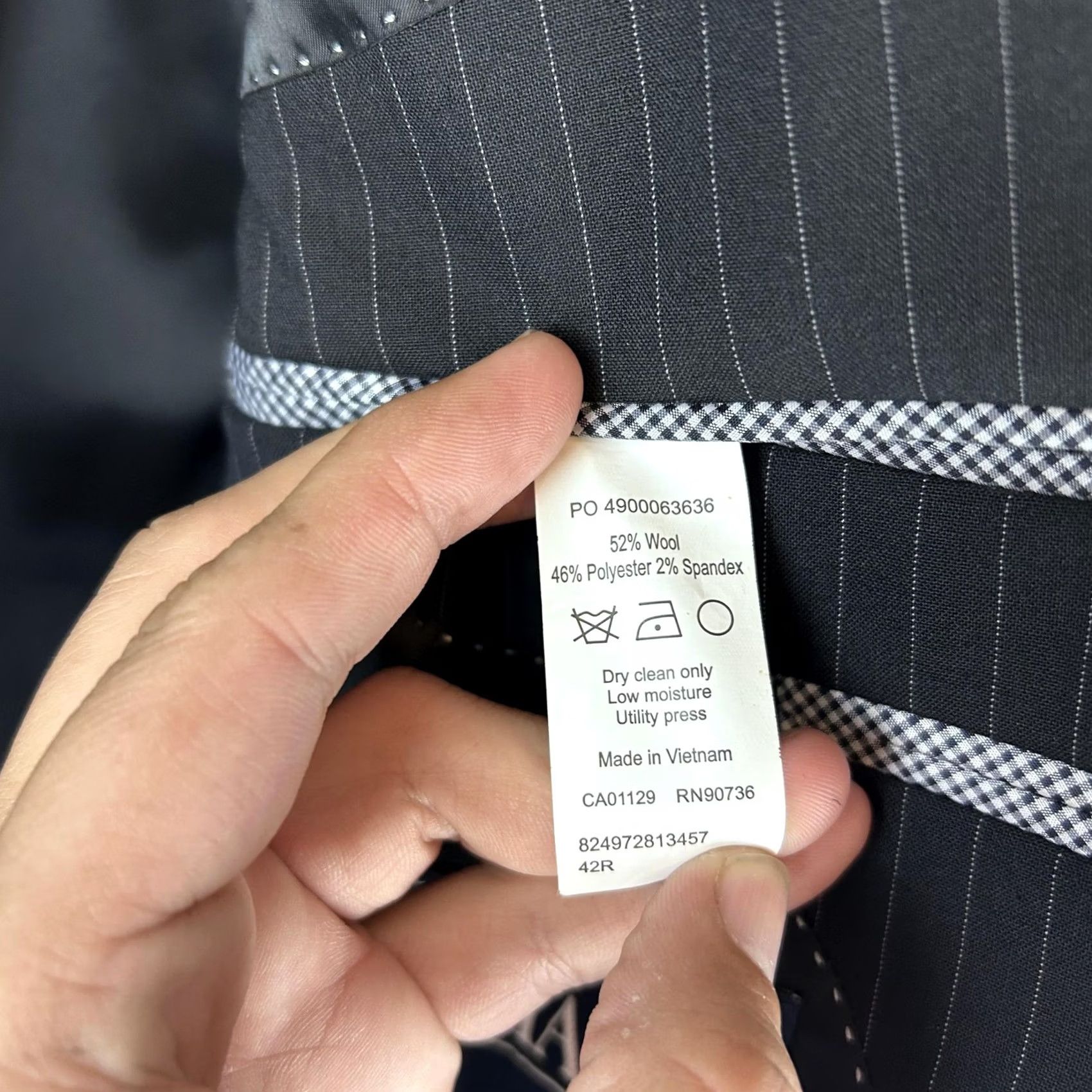 Chaps VINTAGE CHAPS Blazer Mens 42R Black Pinstripe 2 Button Notch Lapel Wool Blend Jacket Size 42R - 6 Thumbnail