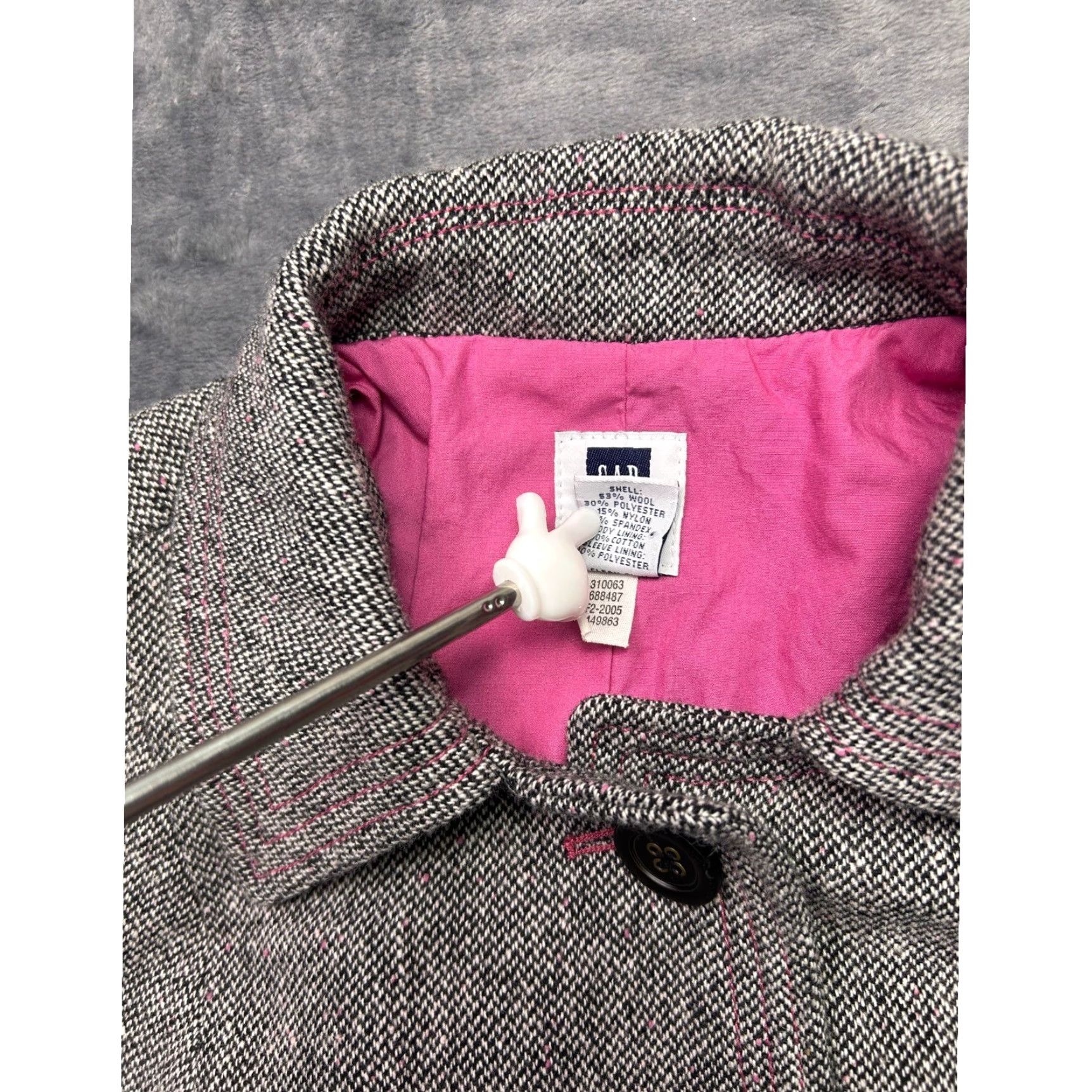 Gap VINTAGE Gap Blazer Wool Blend Tweed Button Front Short Cropped Pink Stitching Gray 6 Womens Tailored/Classic Blazer Womens) Size M / US 6-8 / IT 42-44 - 3 Thumbnail