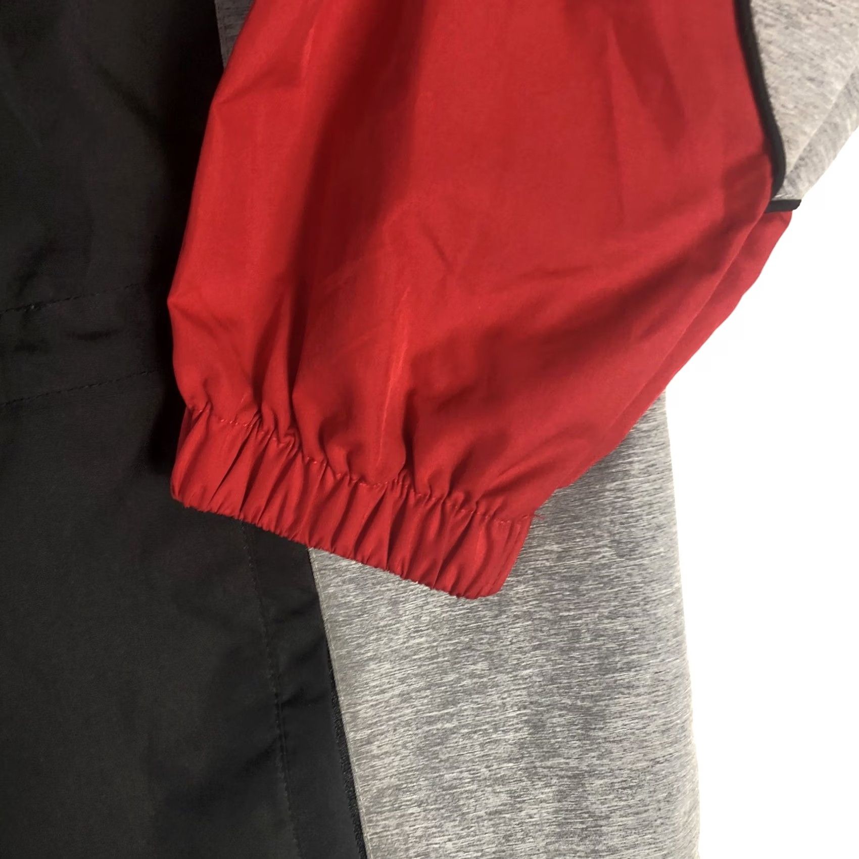 Reebok Vintage 90s Reebok Windbreaker Red Black Gray S Mens Jacket Size US S / EU 44-46 / 1 - 5 Thumbnail