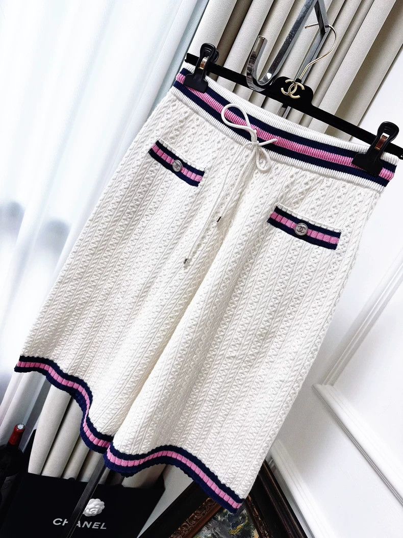 Chanel Chanel 23p beige knitted threaded pink blue edge trousers Size 25" / US 0 / IT 36 - 1 Thumbnail