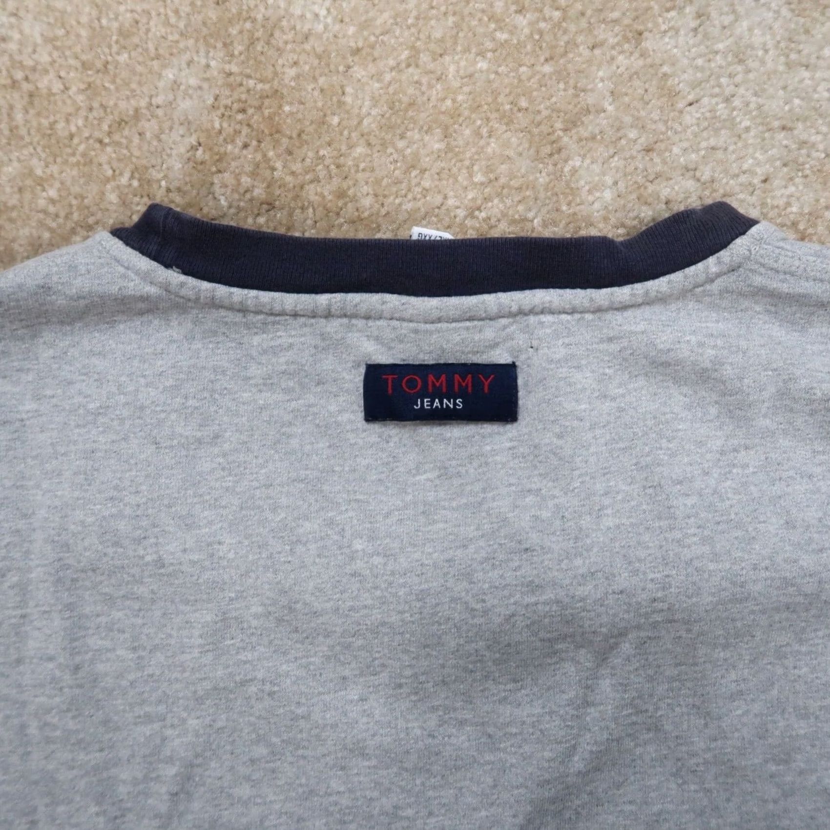 Tommy Hilfiger VINTAGE Tommy Hilfiger Sweatshirt Crew Neck 2XL Gray Pullover Mens 90s Size US XXL / EU 58 / 5 - 6 Thumbnail