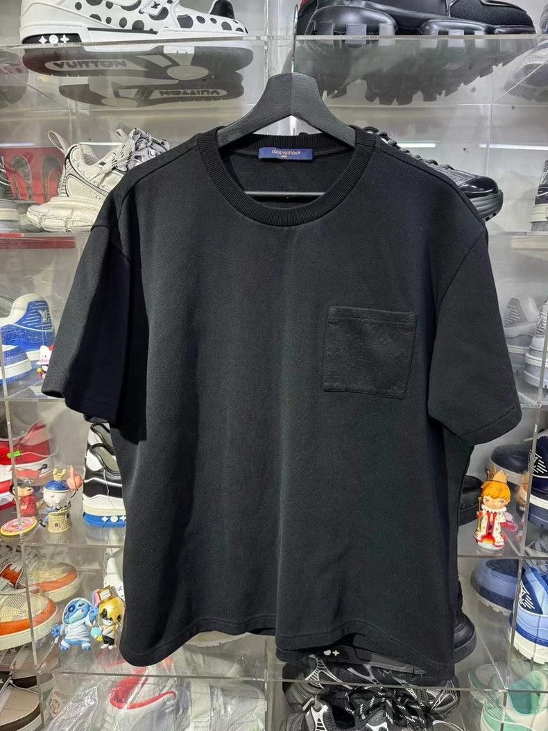 Louis Vuitton Louis Vuitton Solid Chest Pocket Crew Neck Short Sleeve Size US XL / EU 56 / 4 - 1 Thumbnail
