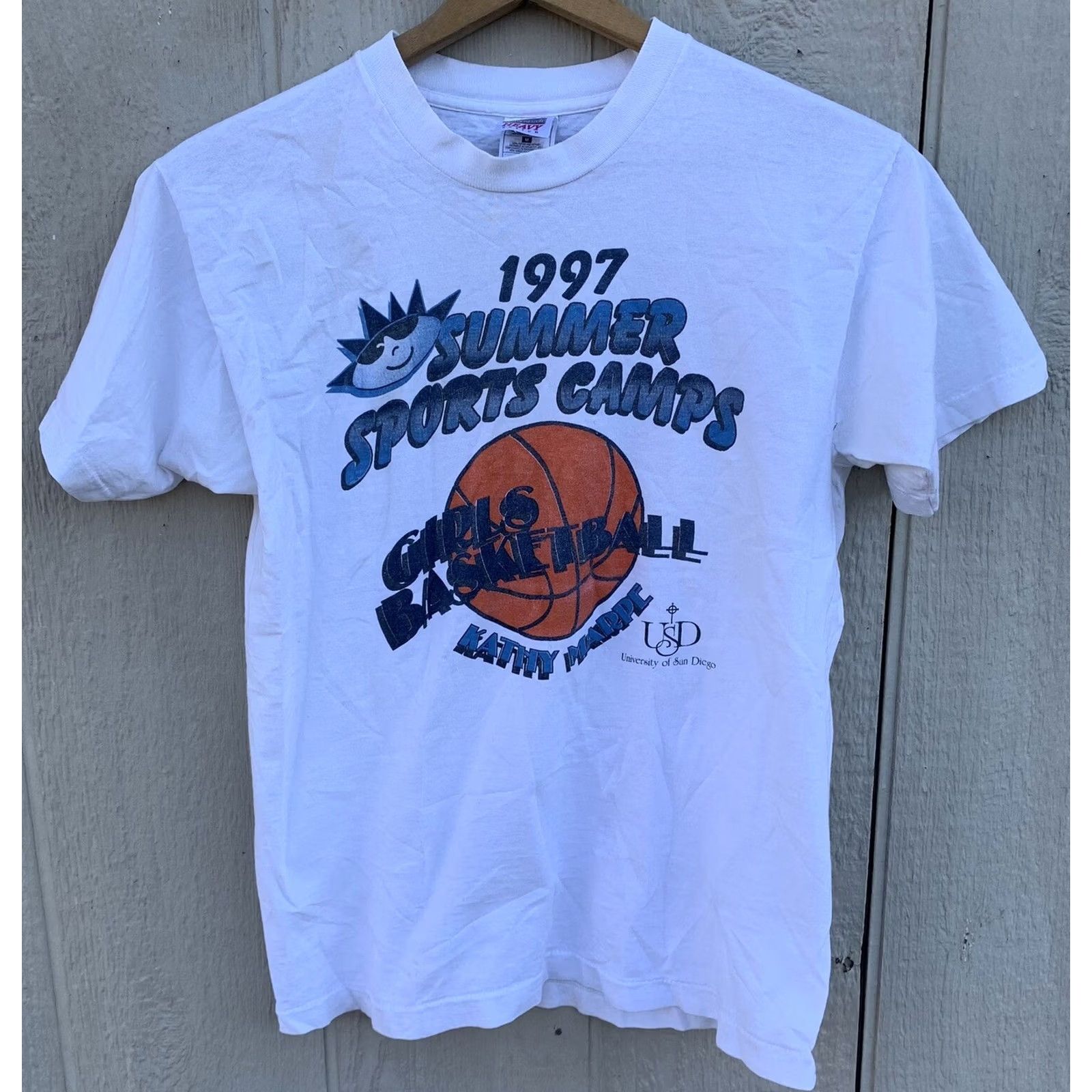 Fruit Of The Loom VINTAGE 1997 SUMMER SPORTS CAMPS GIRLS BASKETBALL University of San Diego t-shirt M White Cotton Nike? Size M / US 6-8 / IT 42-44 - 3 Thumbnail