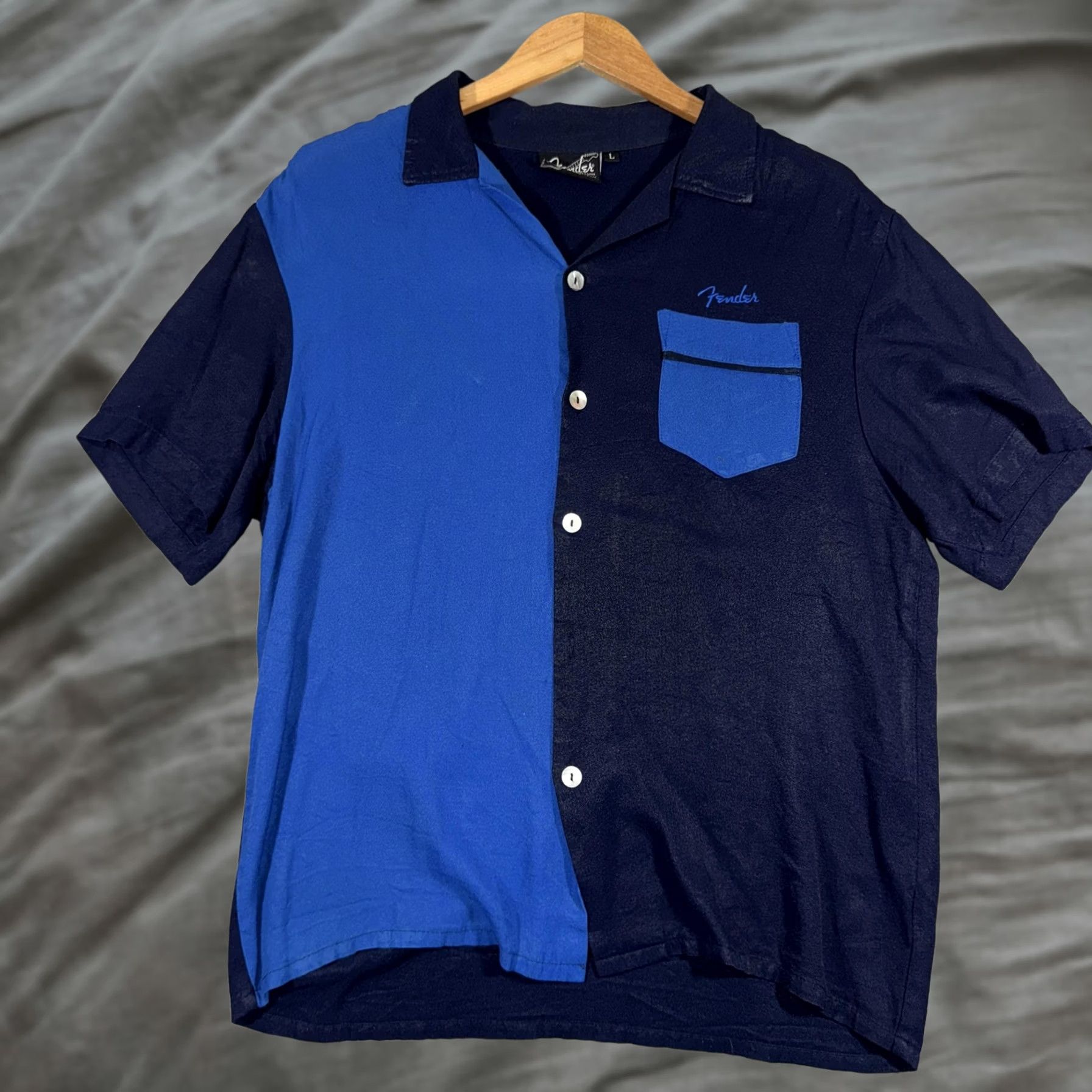 Fender Fender Shirt Mens L Blue Navy Bowling Camp Two Tone Guitar Pinup Retro USA Size US L / EU 52-54 / 3 - 1 Thumbnail