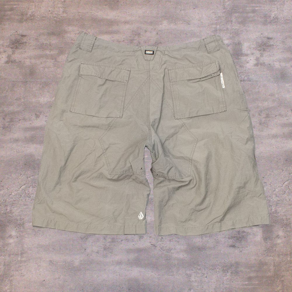 Volcom Y2K Volcom Baggy Cargo Olive Grey Baggy Relax Shorts Size US 36 / EU 52 - 2 Thumbnail